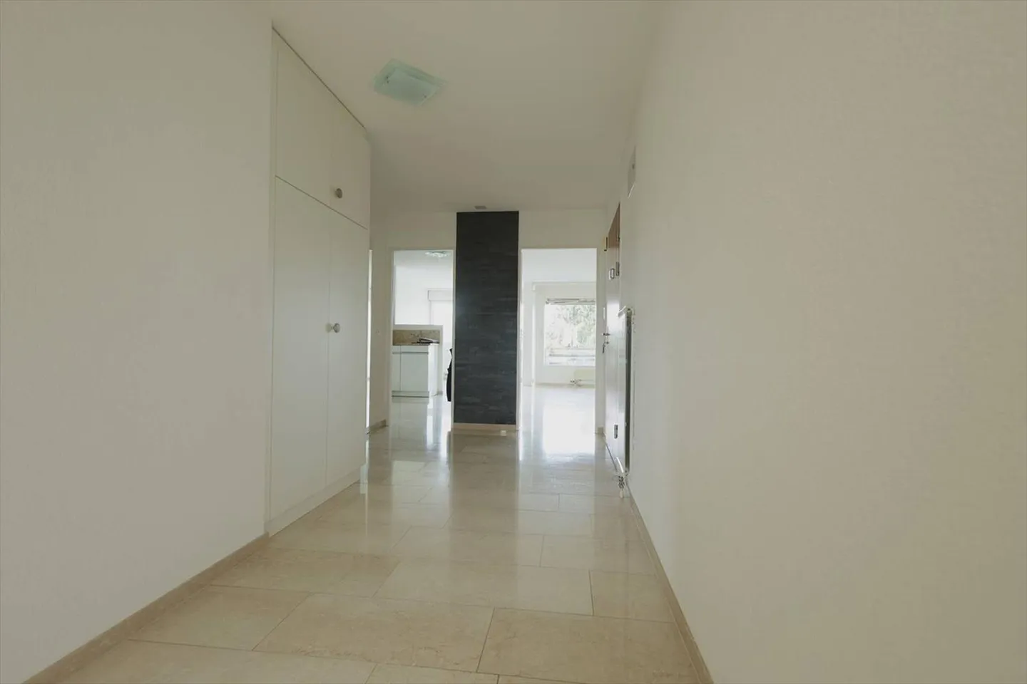 LUMINEUX APPARTEMENT TRAVERSANT DE 3.5 PIÈCES AU 6EME ÉTAGE AVEC BELLE VUE ET EN - Photo 6 sur 13