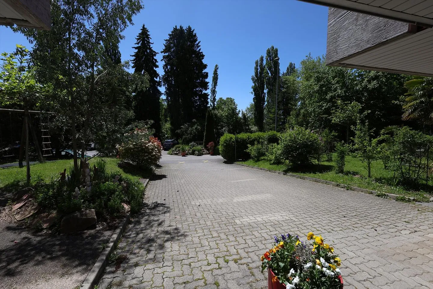 LUMINEUX APPARTEMENT TRAVERSANT DE 3.5 PIÈCES AU 6EME ÉTAGE AVEC BELLE VUE ET EN - Photo 7 sur 13