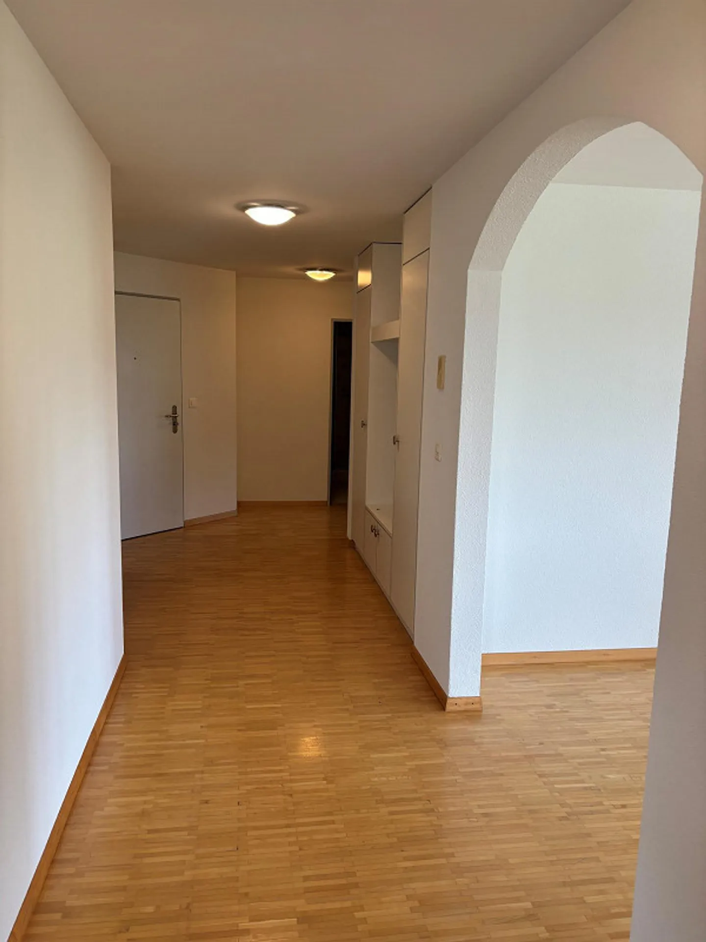 Grosszügige, helle  4 1/2 Zimmerwohnung mit Sicht ins Grüne - Foto 6 von 10