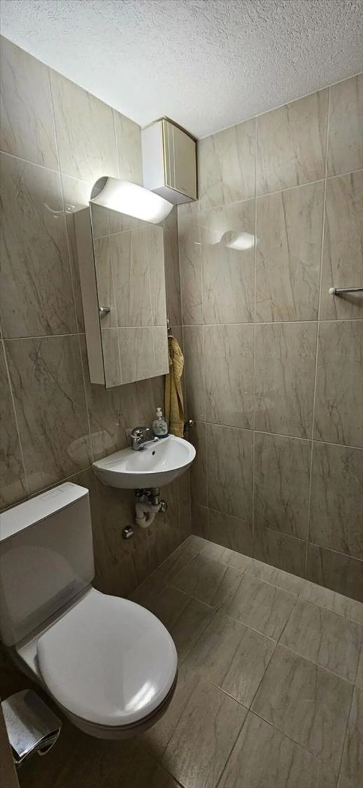 LUMINEUX APPARTEMENT TRAVERSANT DE 3.5 PIÈCES AU 6EME ÉTAGE AVEC BELLE VUE ET EN - Photo 10 sur 13