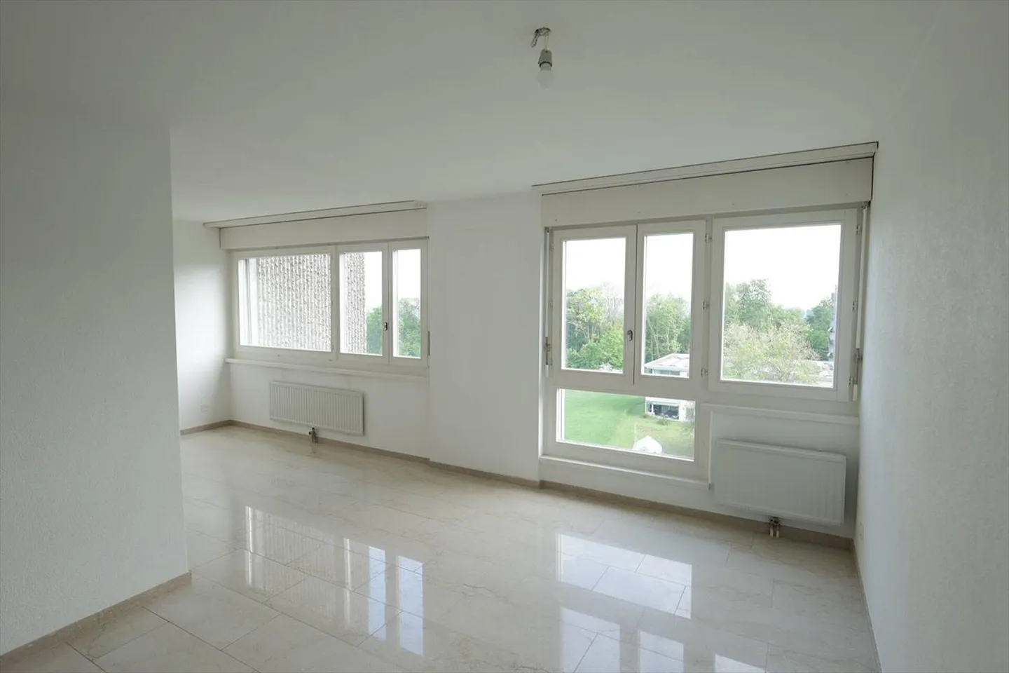 LUMINEUX APPARTEMENT TRAVERSANT DE 3.5 PIÈCES AU 6EME ÉTAGE AVEC BELLE VUE ET EN - Photo 12 sur 13