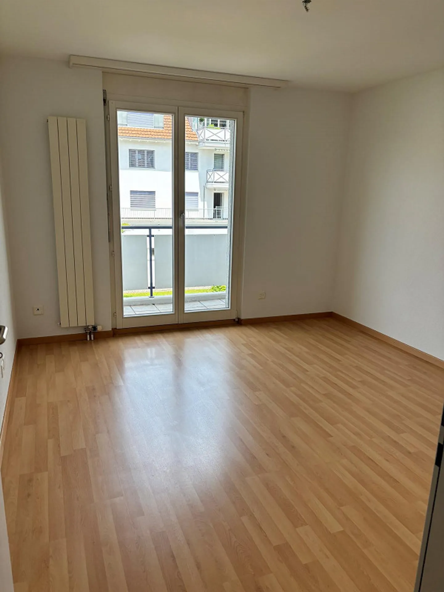 Grosszügige, helle  4 1/2 Zimmerwohnung mit Sicht ins Grüne - Foto 9 von 10