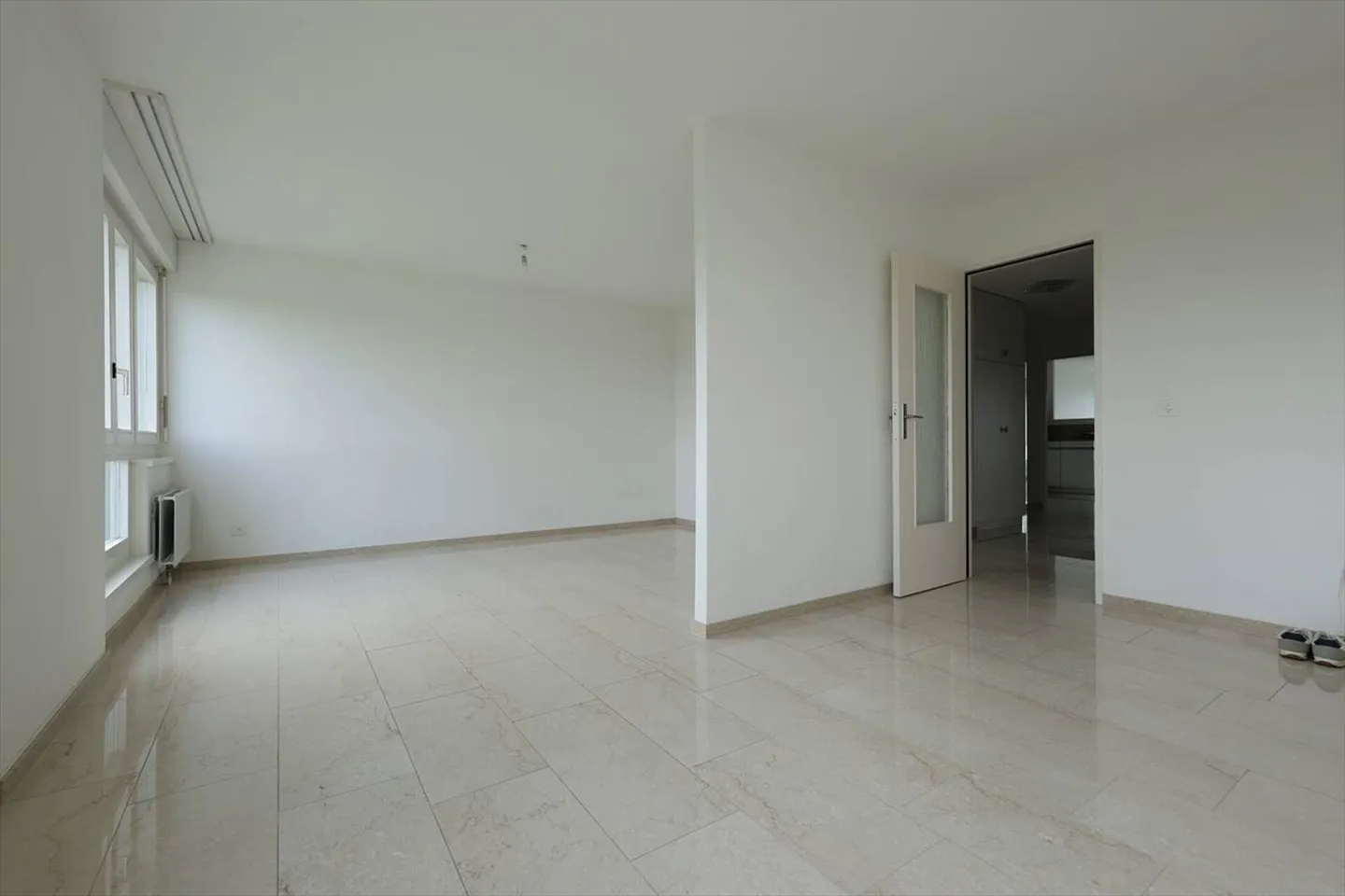 LUMINEUX APPARTEMENT TRAVERSANT DE 3.5 PIÈCES AU 6EME ÉTAGE AVEC BELLE VUE ET EN - Photo 1 sur 13