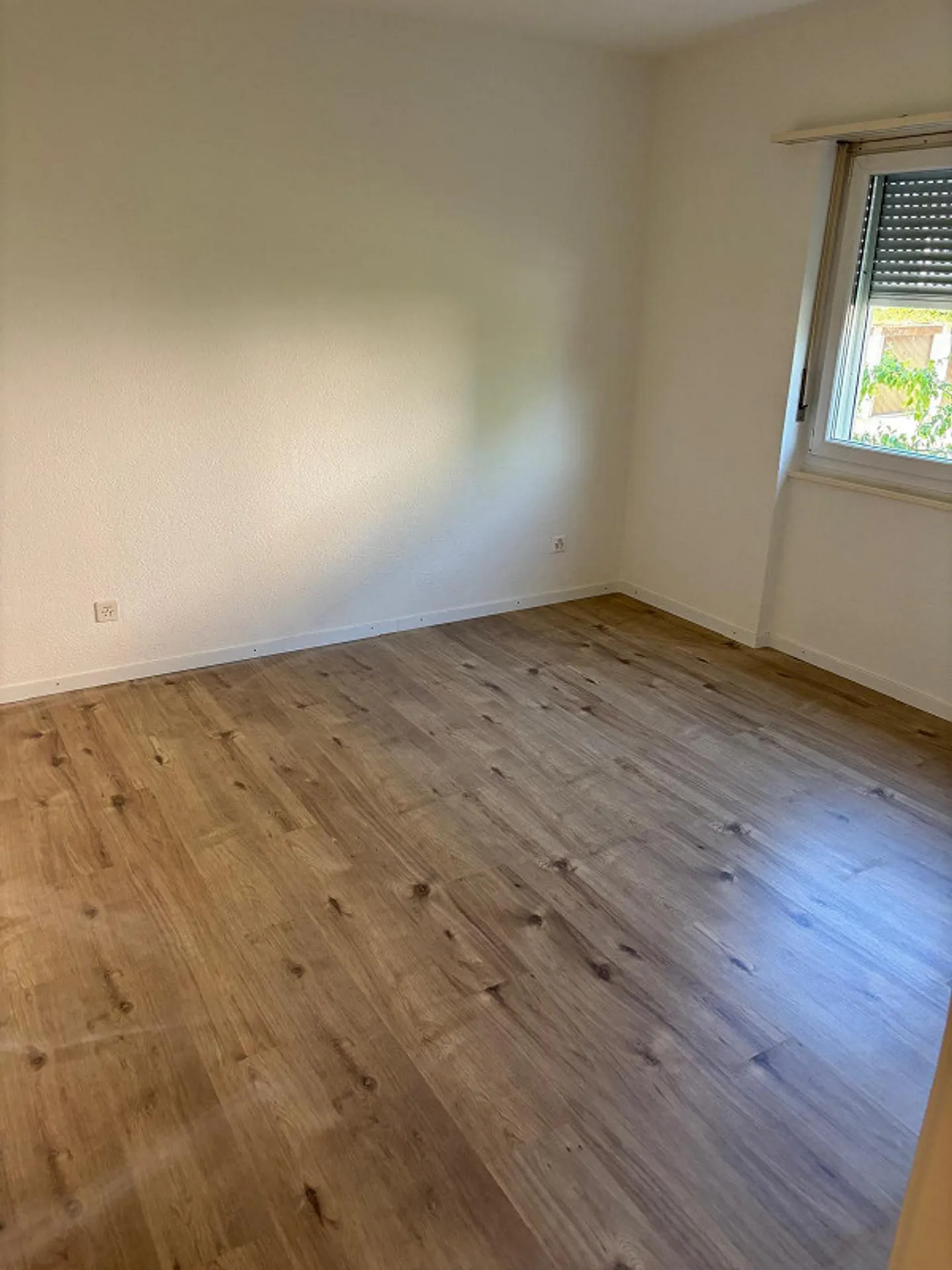 Appartamento 4 locali parzialmente ristrutturato in affitto in una posizione tranquilla - Foto 4 di 7