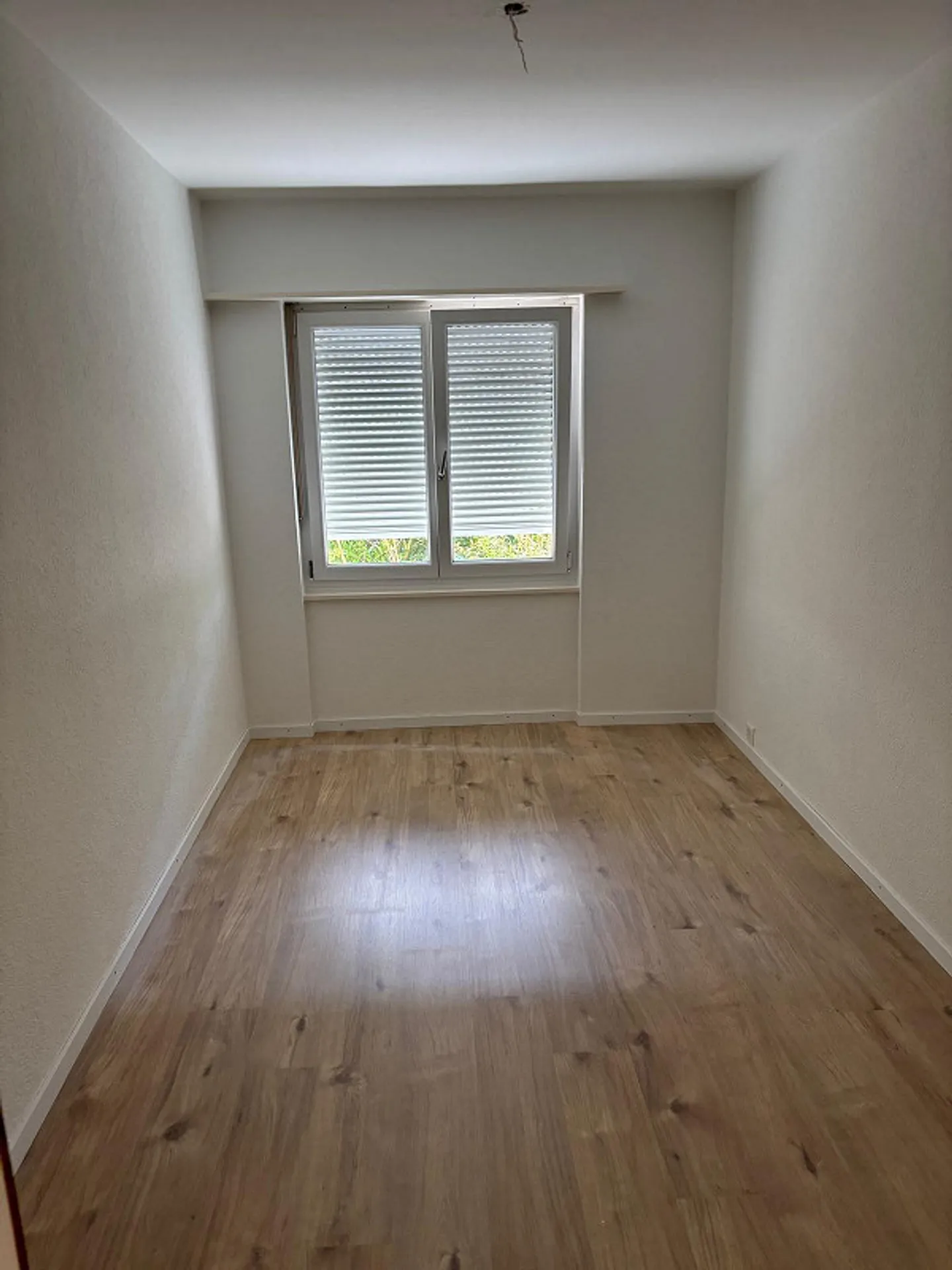 Appartamento 4 locali parzialmente ristrutturato in affitto in una posizione tranquilla - Foto 6 di 7