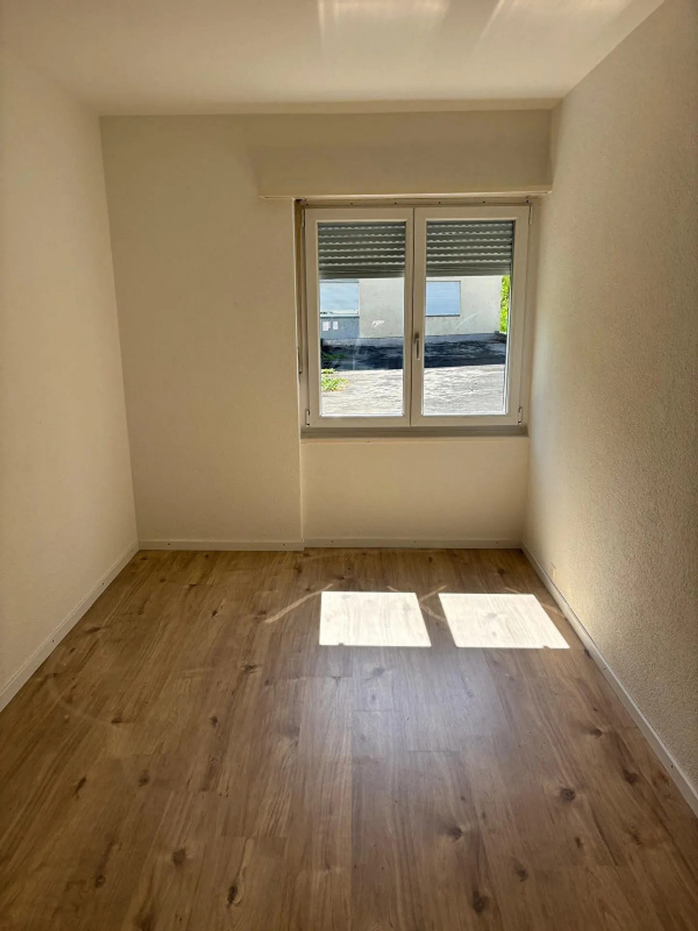 Appartamento 4 locali parzialmente ristrutturato in affitto in una posizione tranquilla - Foto 7 di 7
