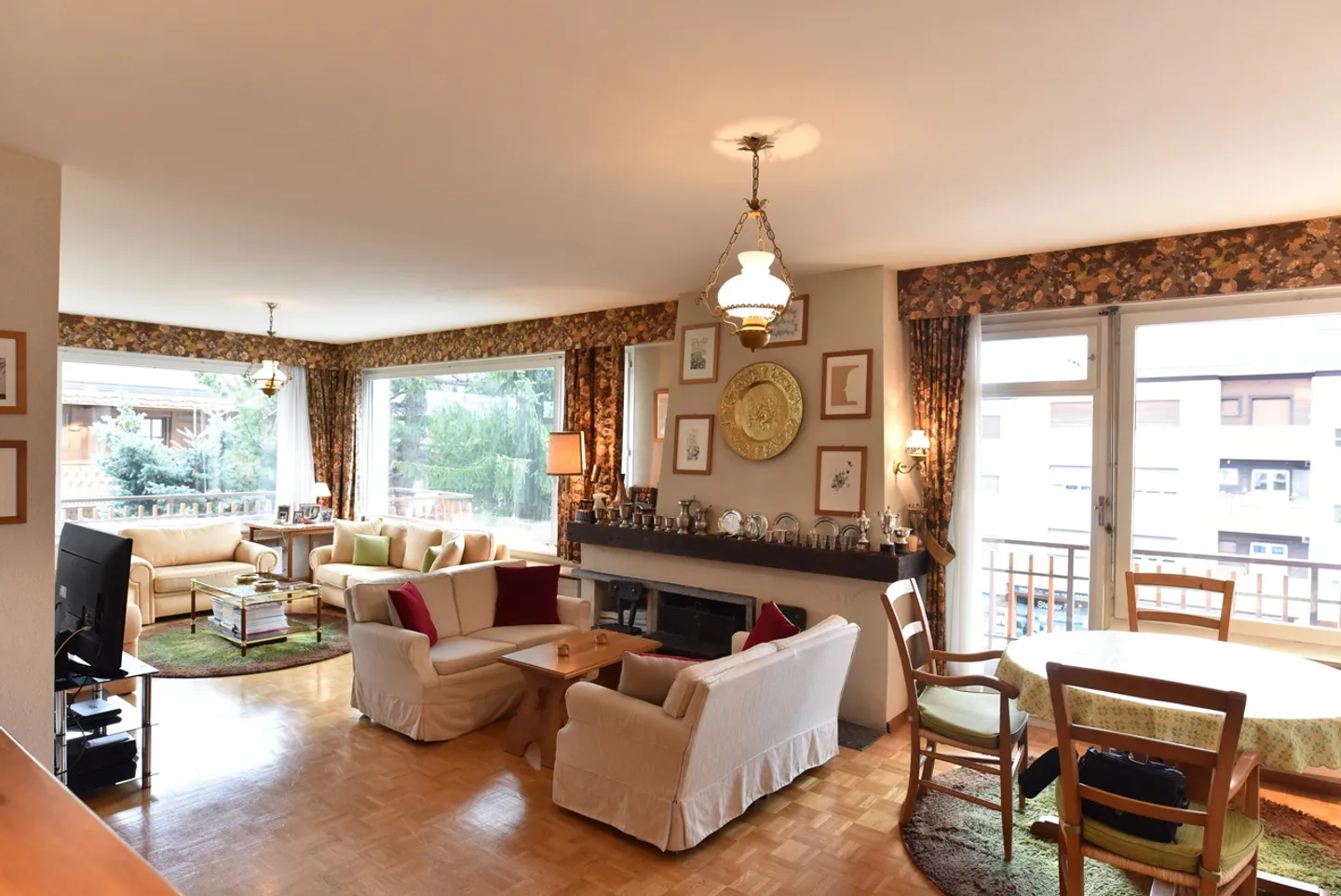 Wunderschöne 5,5-Zimmer-Wohnung in Crans-Montana - Foto 1 von 17