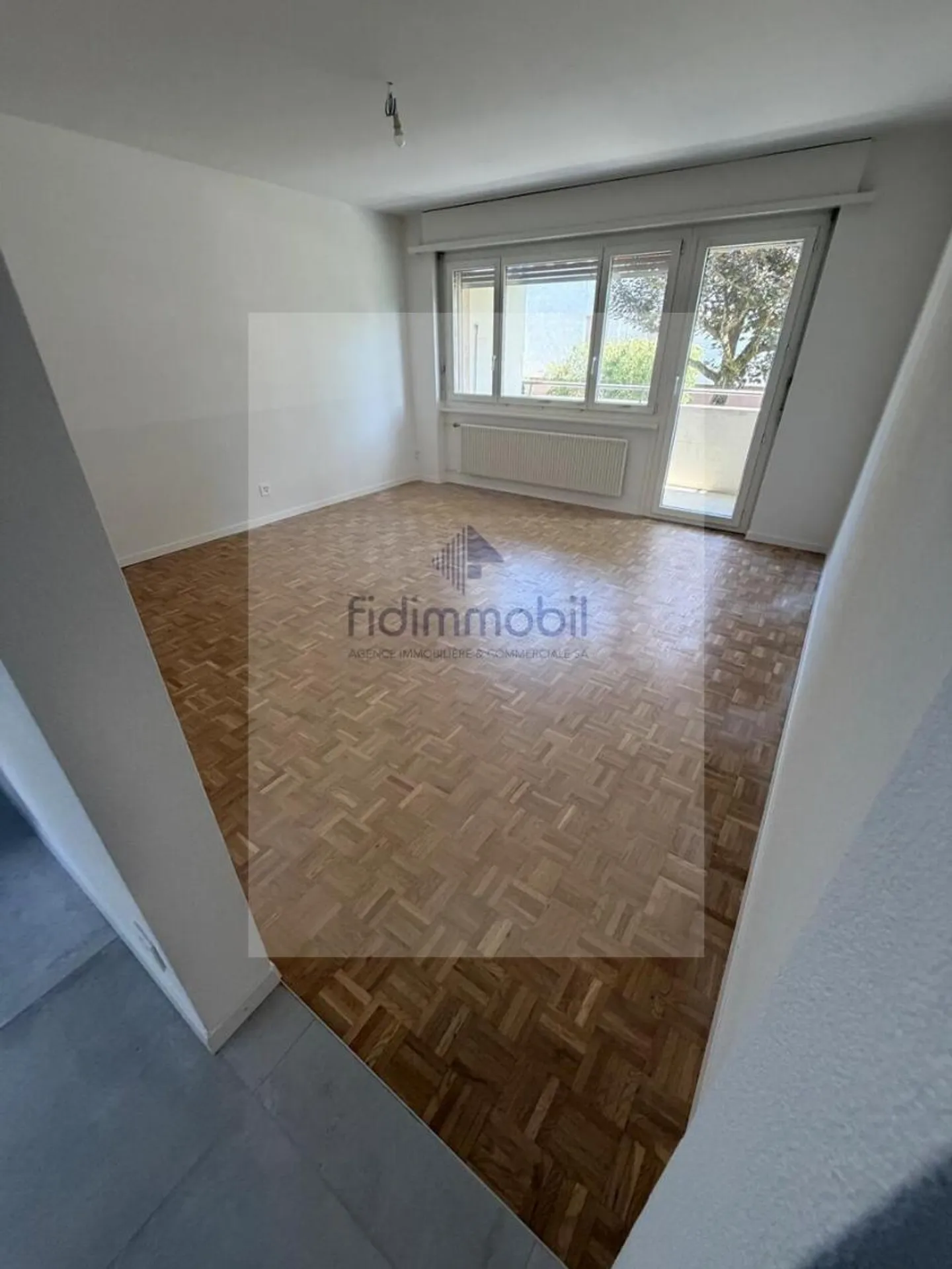 Appartamento con 3 camere completamente ristrutturato - Foto 2 di 4