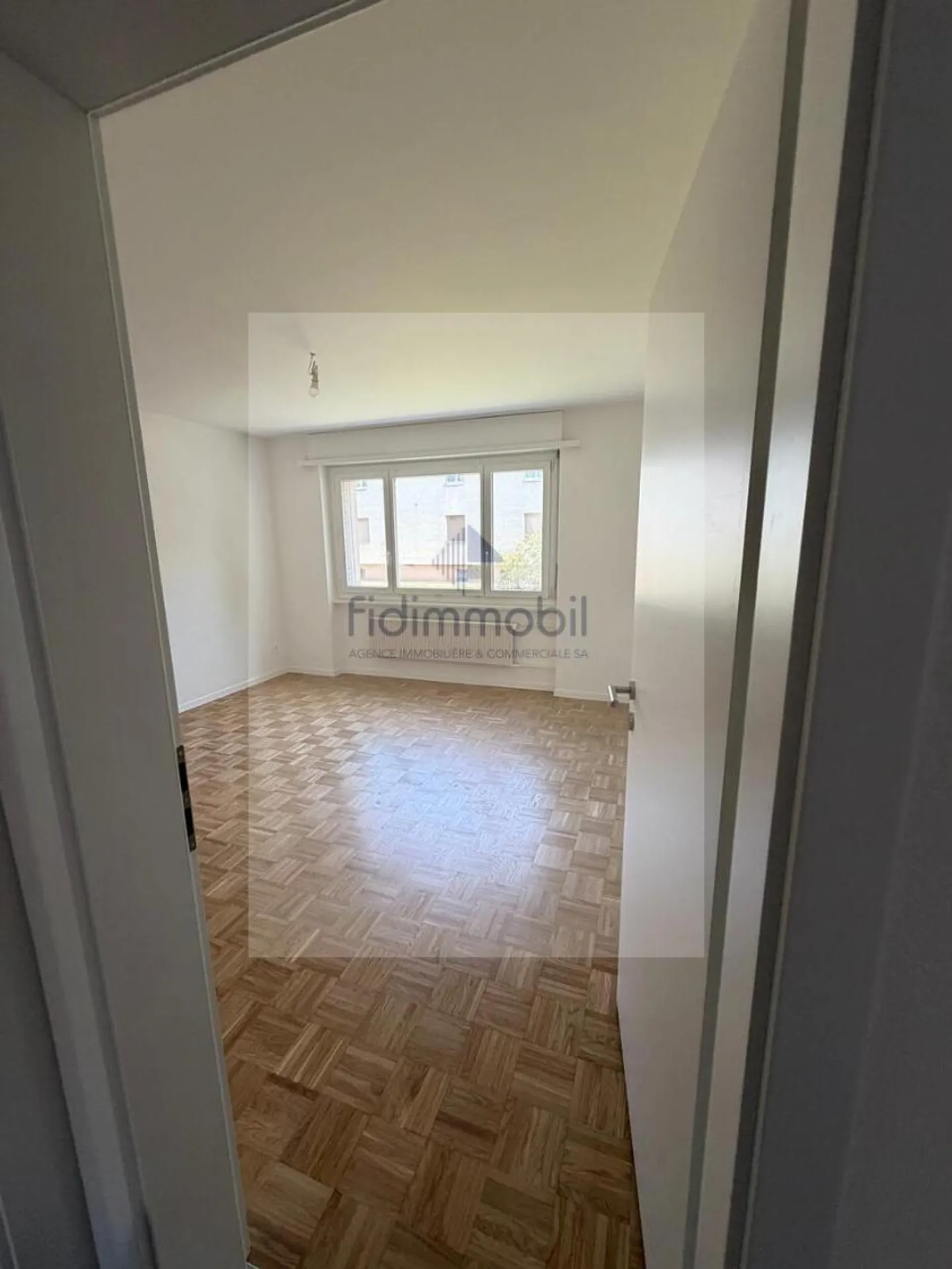 Appartamento con 3 camere completamente ristrutturato - Foto 3 di 4