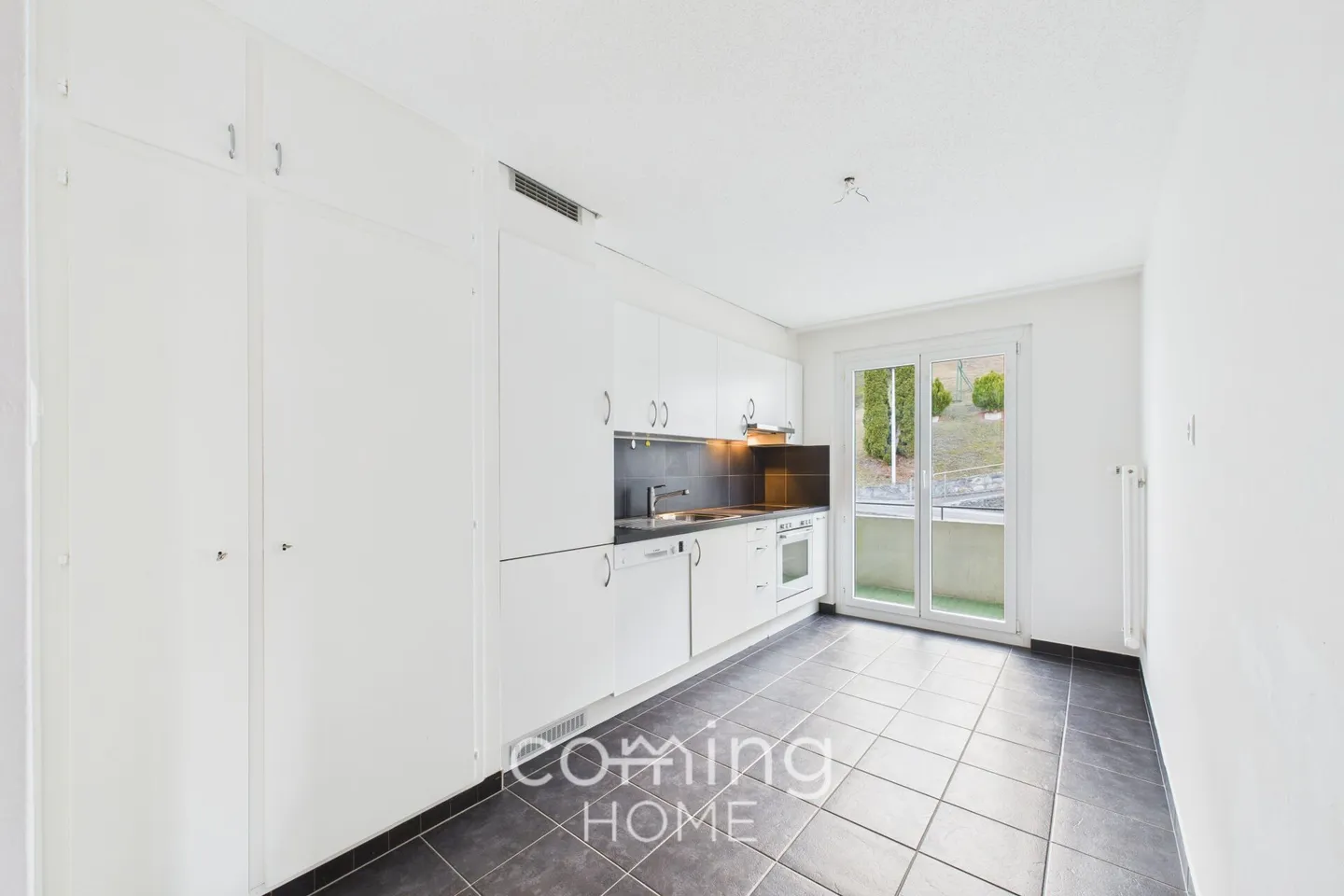 Attractive 3.5 Room Apartment in Visp - Sunny Location, Quiet and with Mountain View - Photo 1 of 11