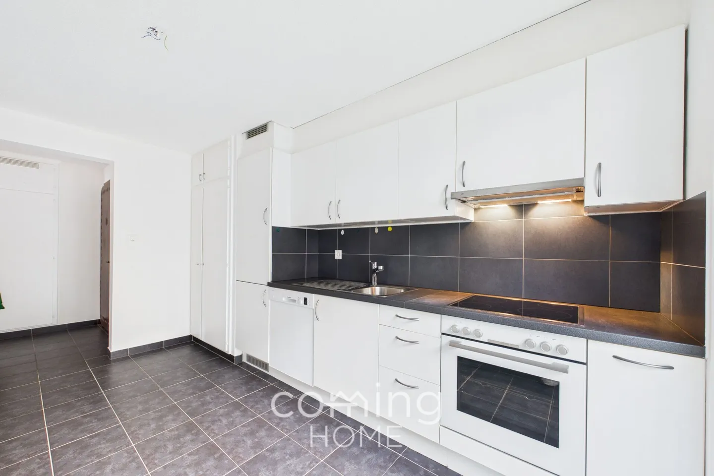 Attractive 3.5 Room Apartment in Visp - Sunny Location, Quiet and with Mountain View - Photo 2 of 11