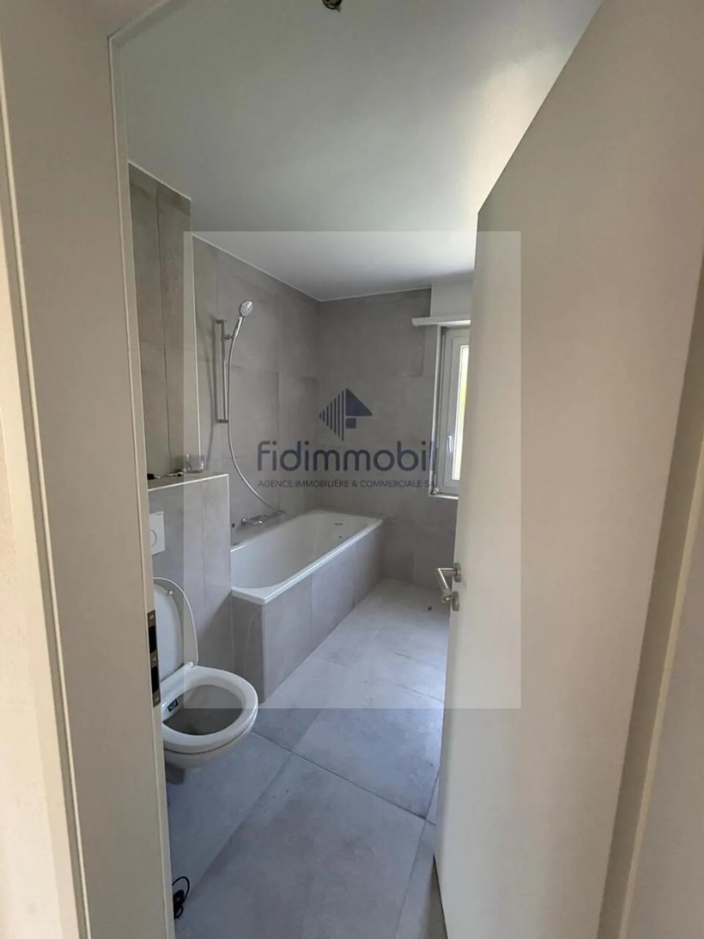 Appartamento con 3 camere completamente ristrutturato - Foto 4 di 4
