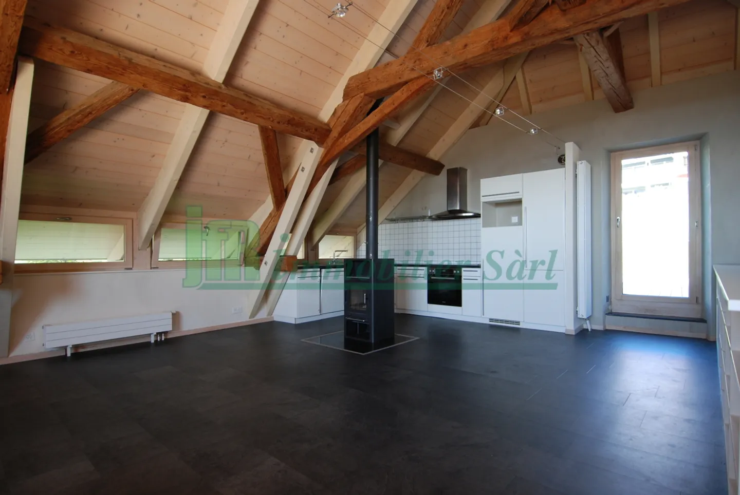 Appartement avec 6 pièces en triplex avec de beaux espaces - Photo 2 sur 8