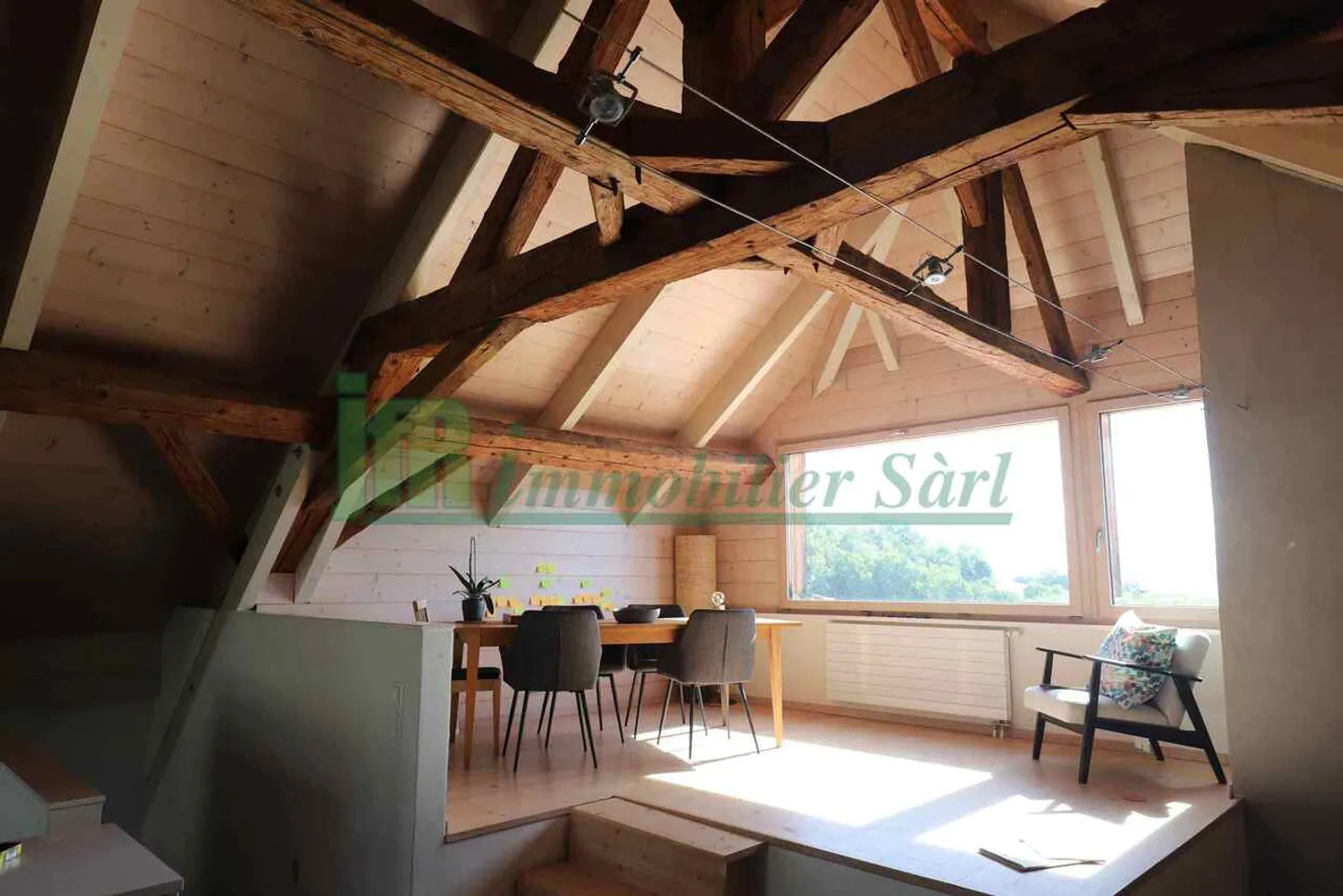 Appartement avec 6 pièces en triplex avec de beaux espaces - Photo 3 sur 8