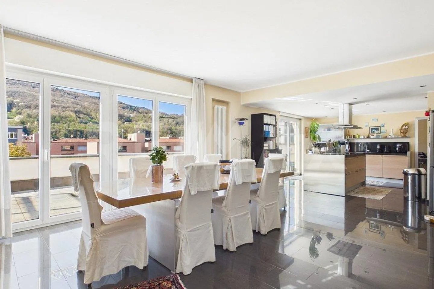 Sunny apartment with large panoramic terrace (44 m²) - Photo 2 of 10