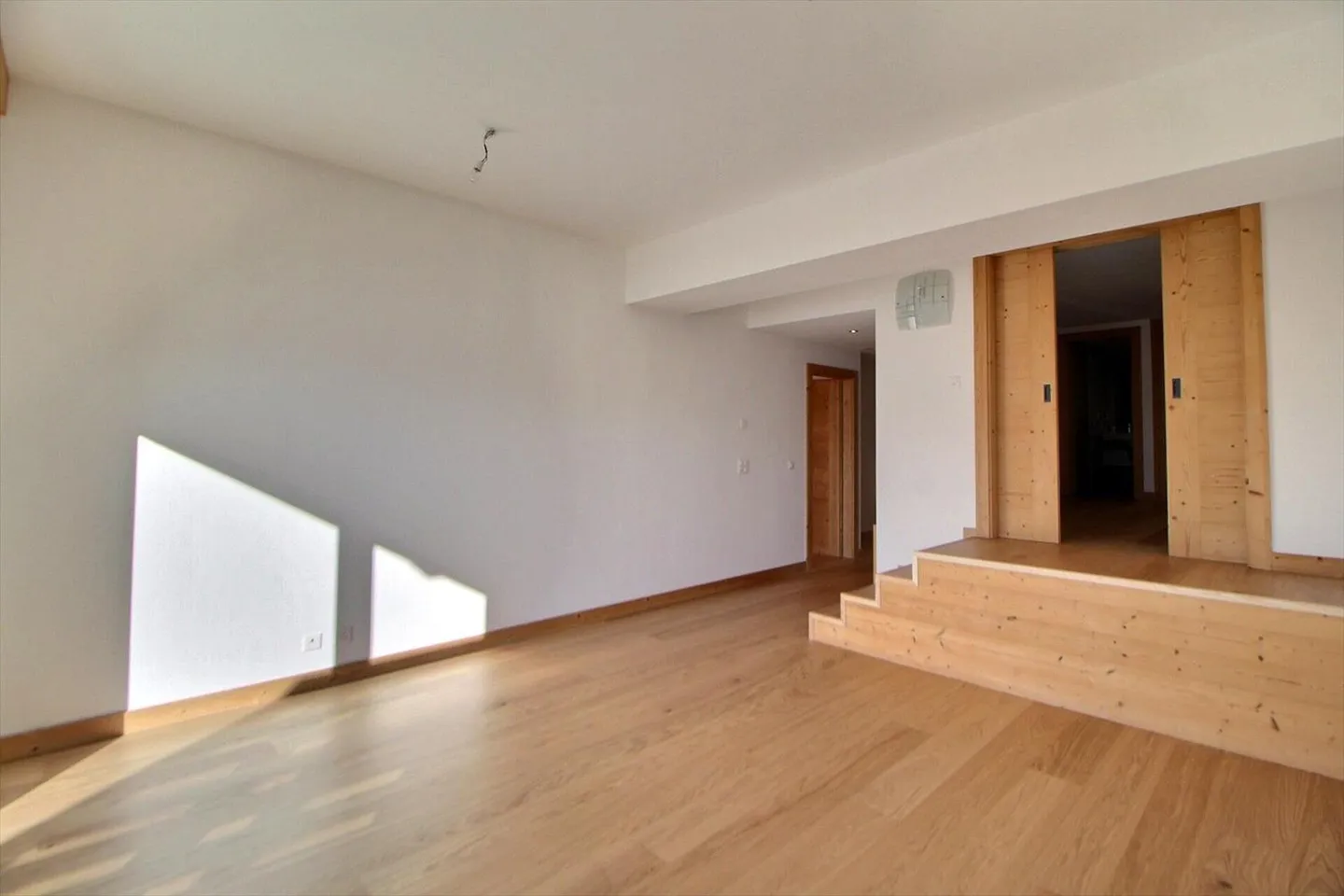 3.5 Room Apartment in Crans-Montana - Photo 3 of 8