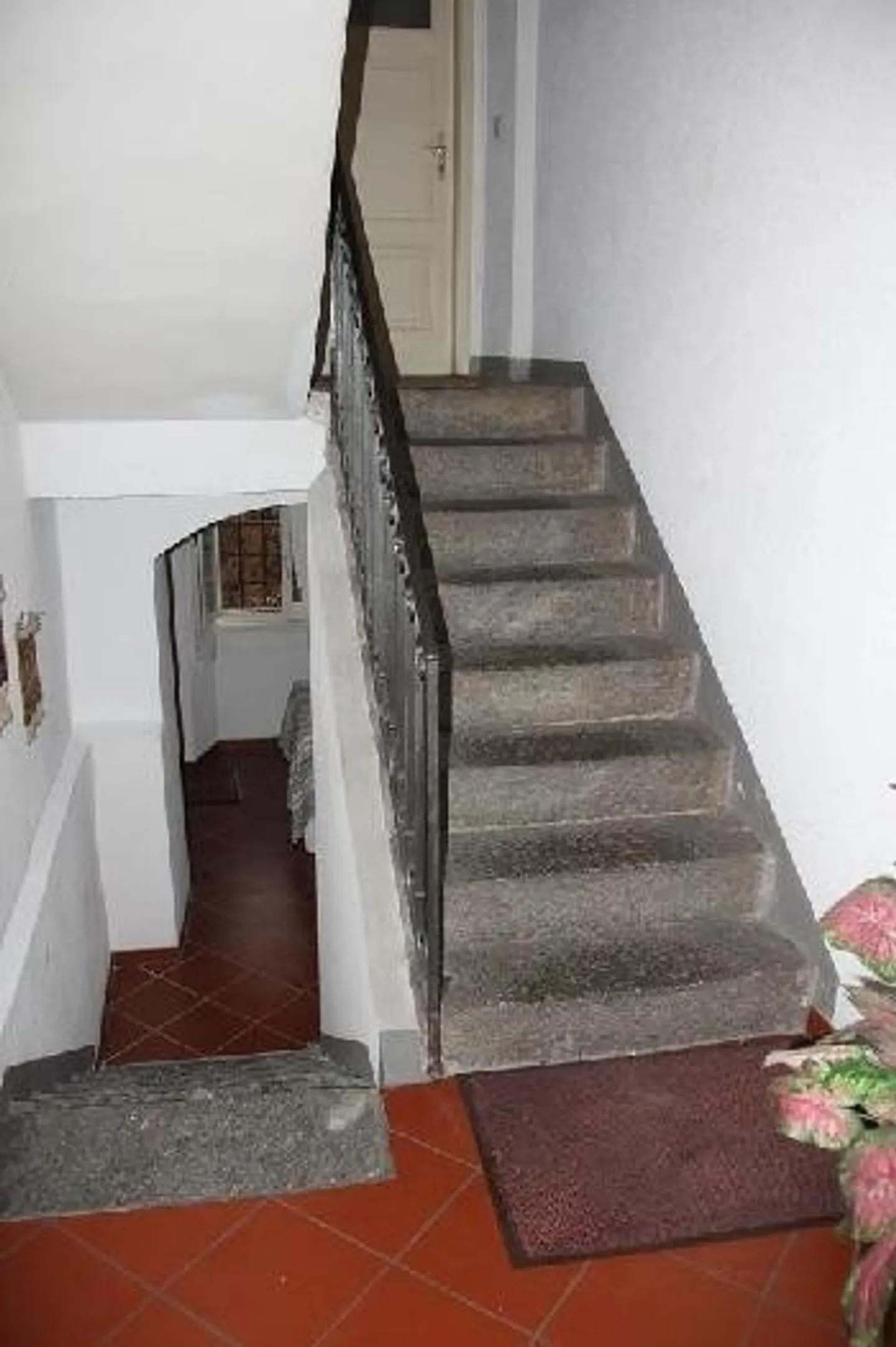 3-Familienhaus mit Gartensitzplatz / casa di 3 appartamenti con giardino - Foto 10 von 13