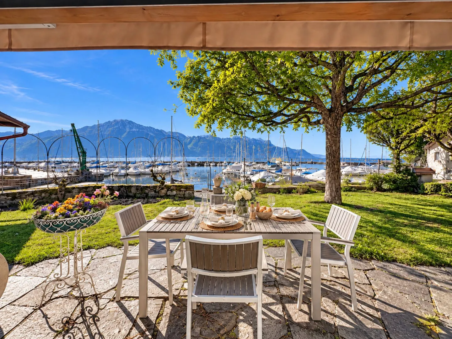 Lakeside Family Home in La Tour-de-Peilz - Photo 1 of 13