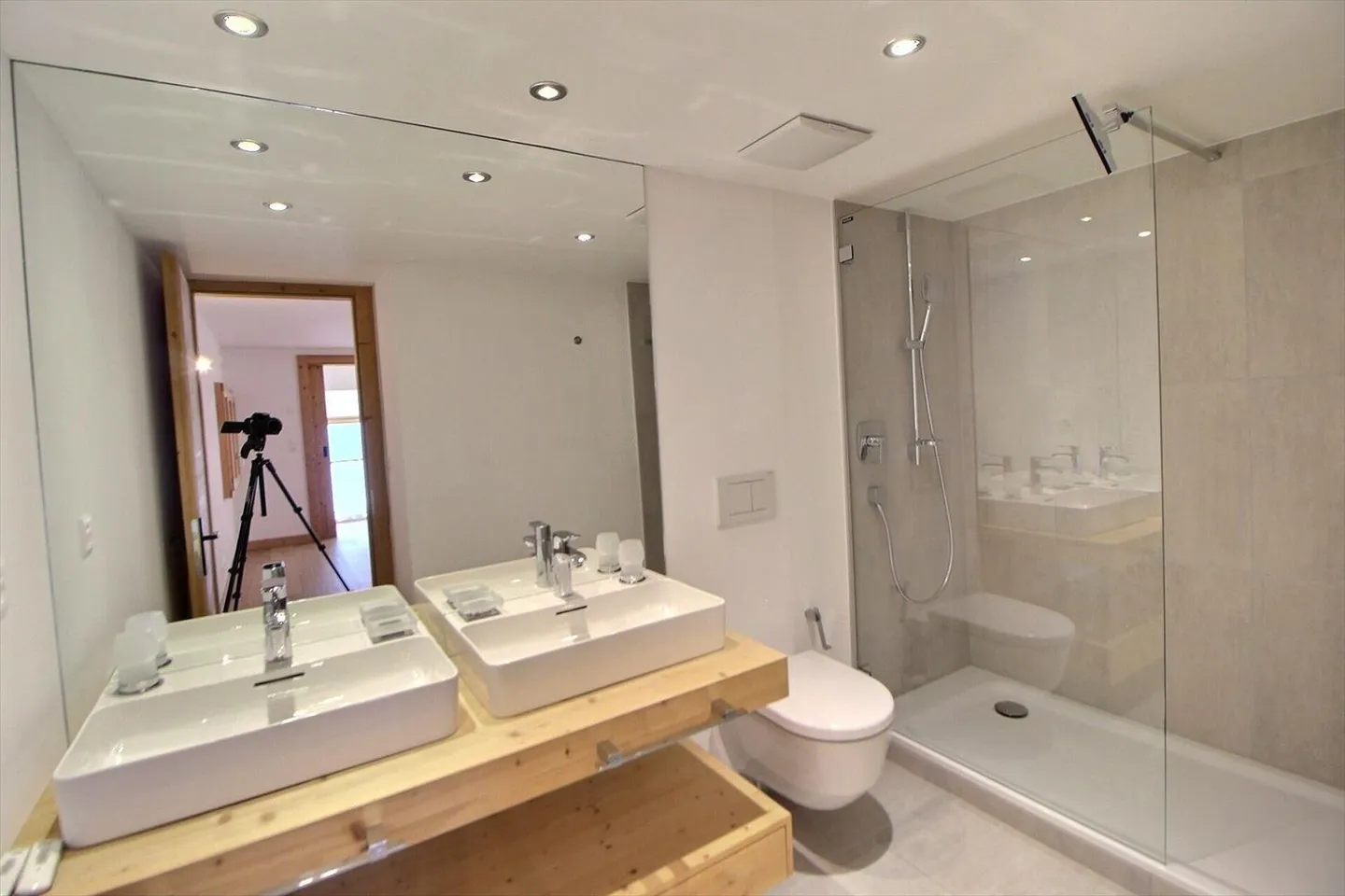 3.5 Room Apartment in Crans-Montana - Photo 8 of 8