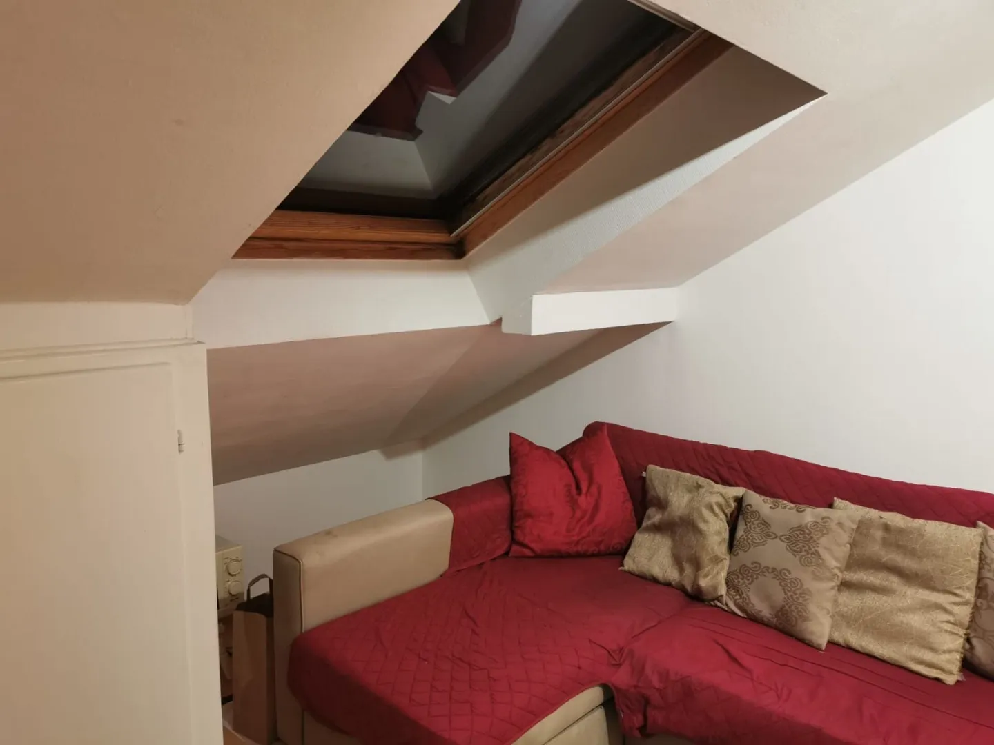 Camera mansardata affascinante in una posizione tranquilla a Wettingen - Foto 2 di 4