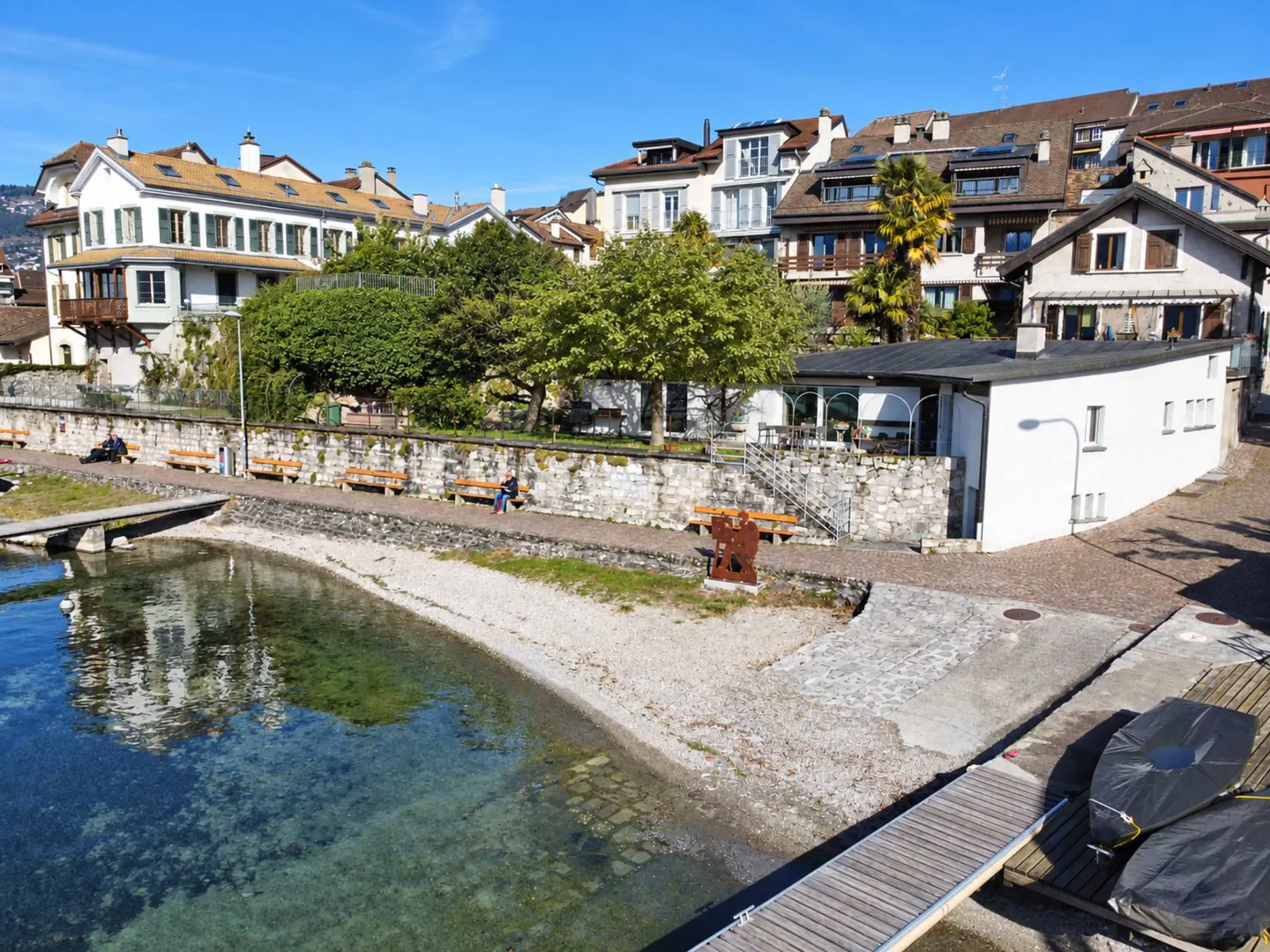 Lakeside Family Home in La Tour-de-Peilz - Photo 2 of 13