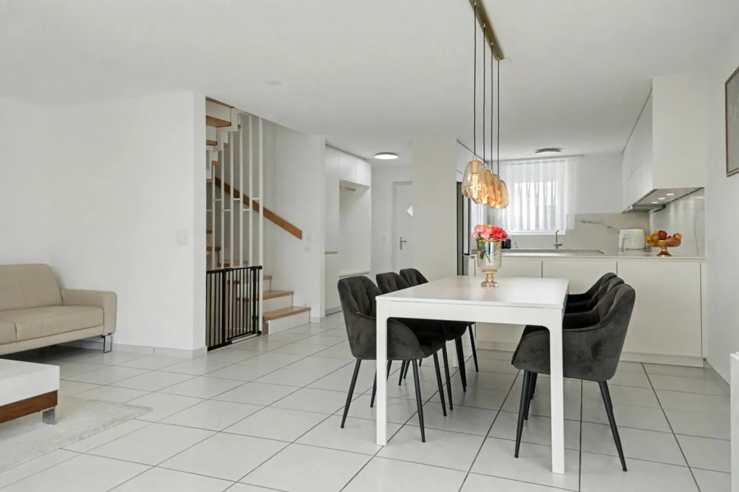 ELEGANT - SPACIOUS - VERSATILE - Photo 1 of 14