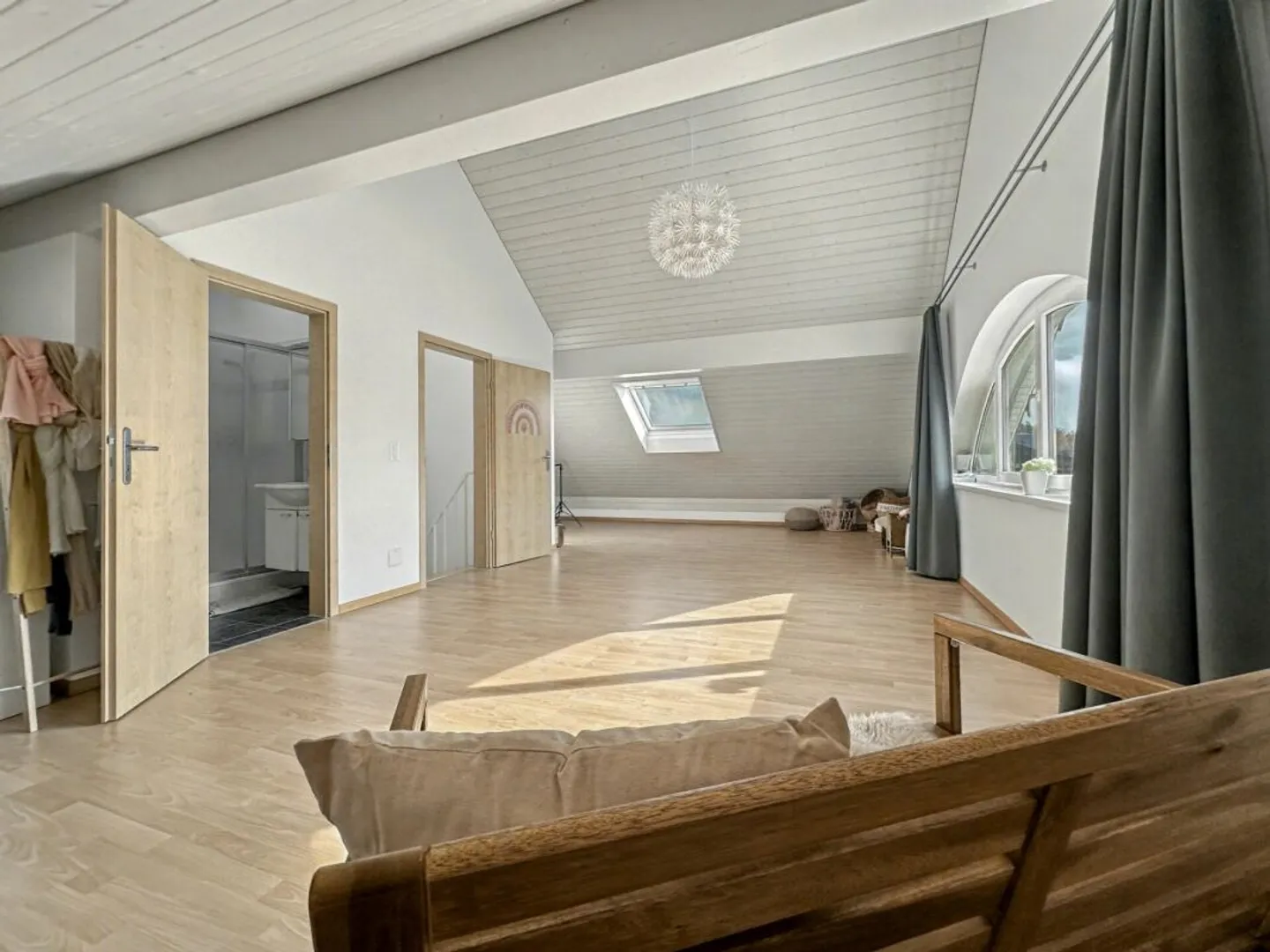 ELEGANT - SPACIOUS - VERSATILE - Photo 11 of 14