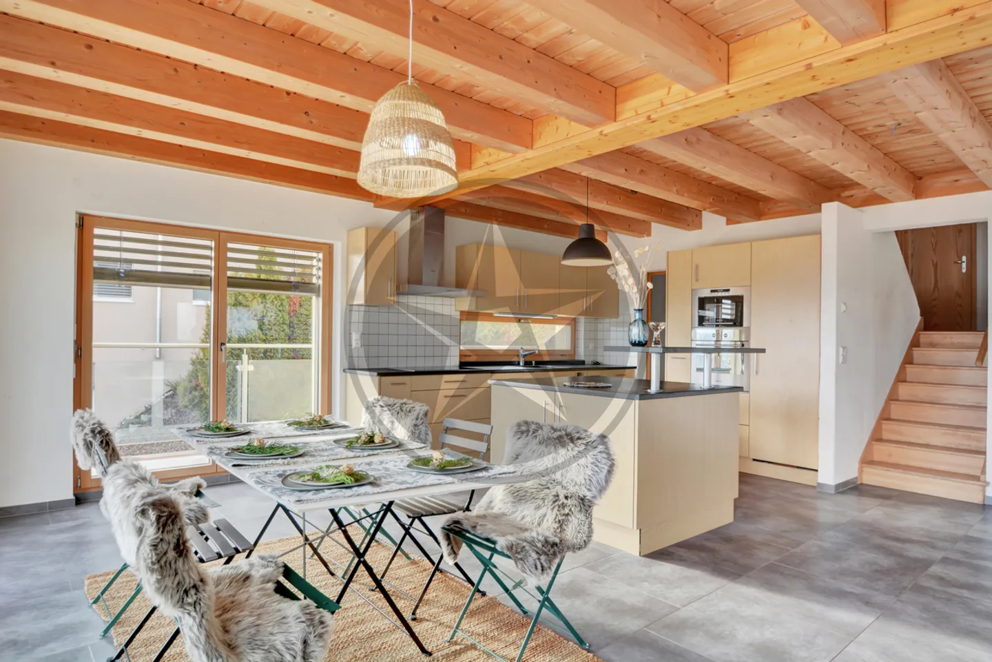 Proprietà spaziosa con 2 appartamenti - Foto 1 di 13