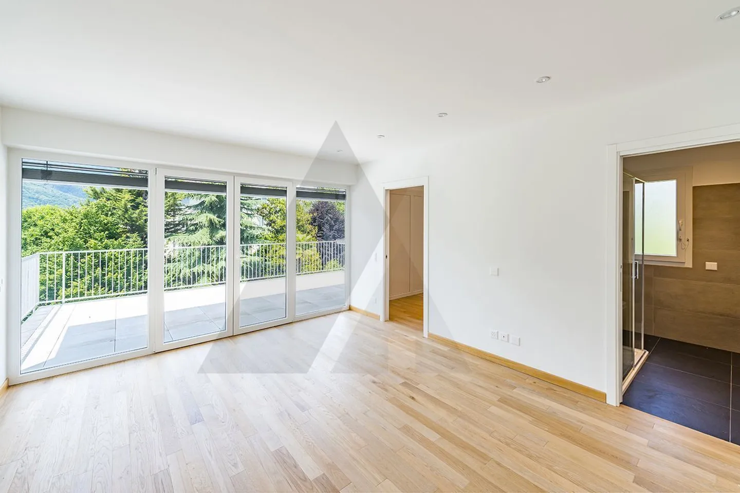 NEW AND MODERN VILLA IN LUGANO - Photo 7 of 14