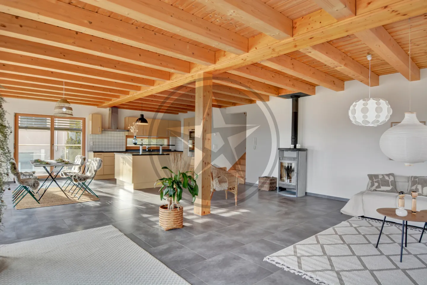 Proprietà spaziosa con 2 appartamenti - Foto 3 di 13