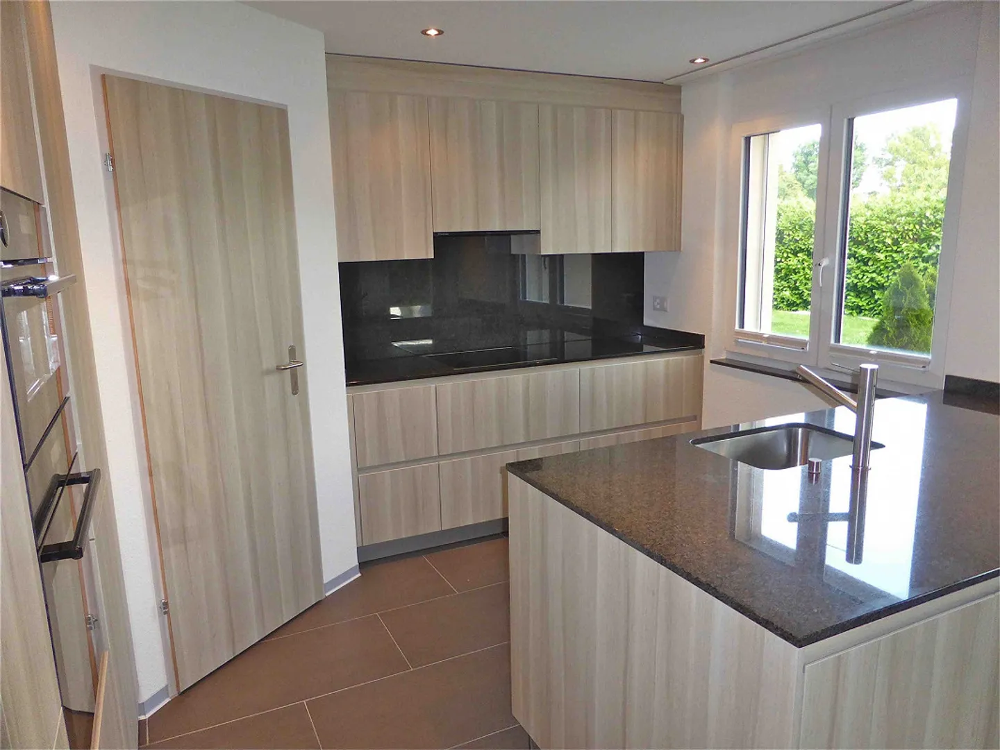 Exclusive 4 1/2 Room Ground Floor Apartment - Photo 4 of 17