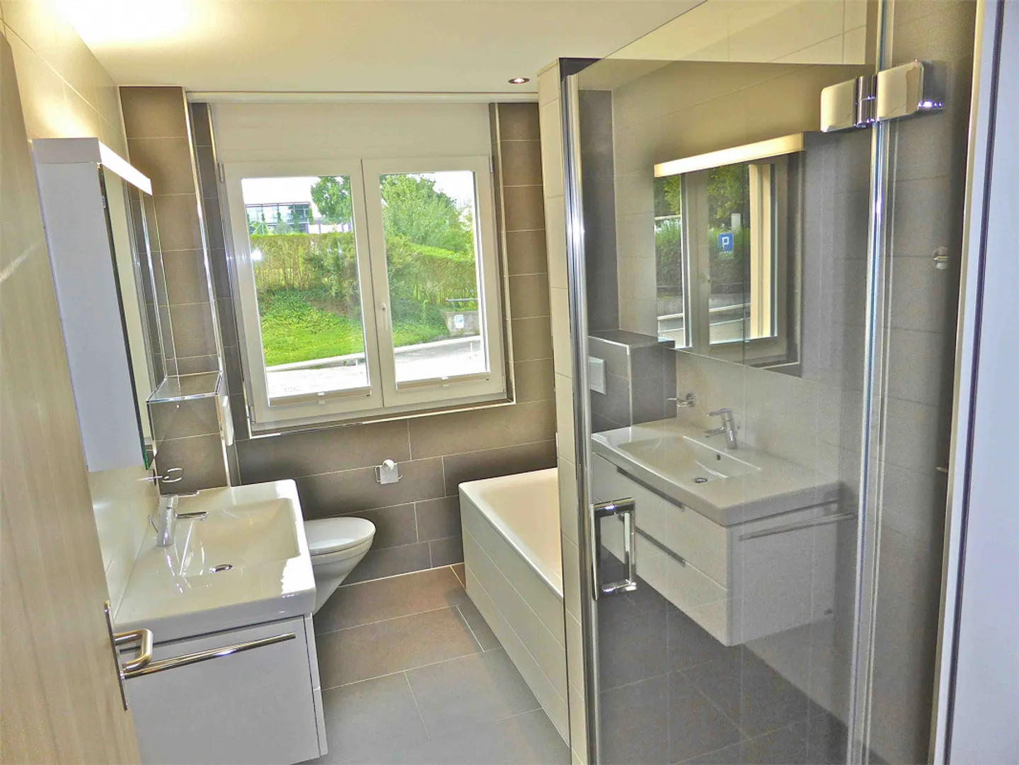 Exclusive 4 1/2 Room Ground Floor Apartment - Photo 6 of 17