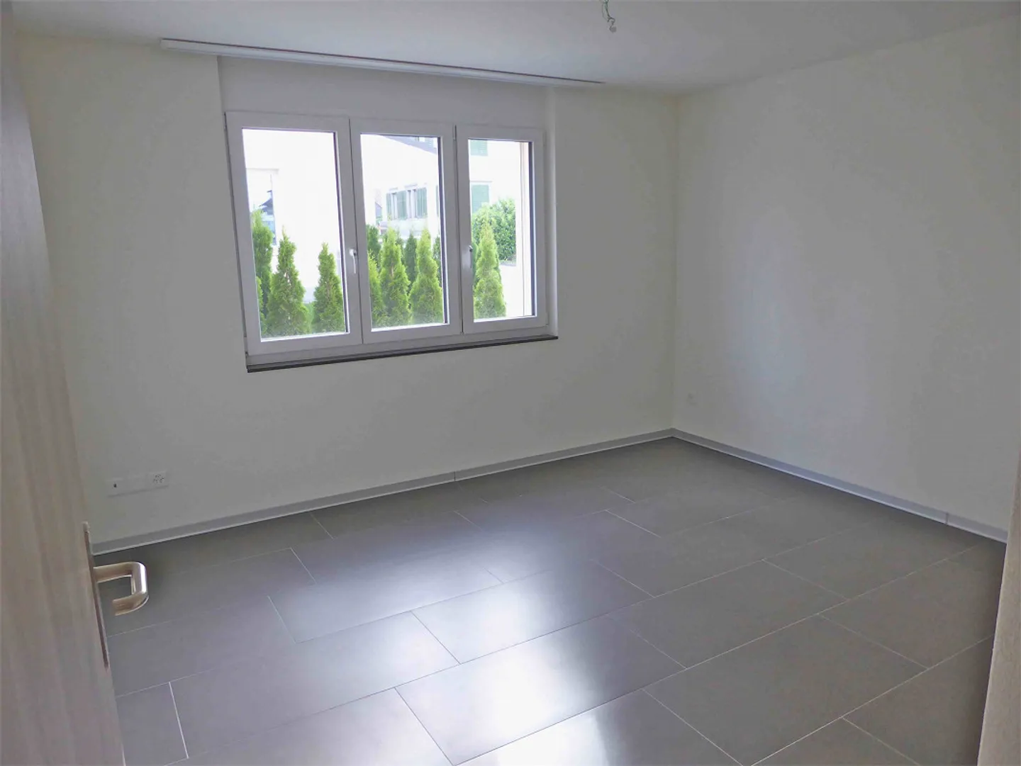 Exclusive 4 1/2 Room Ground Floor Apartment - Photo 7 of 17