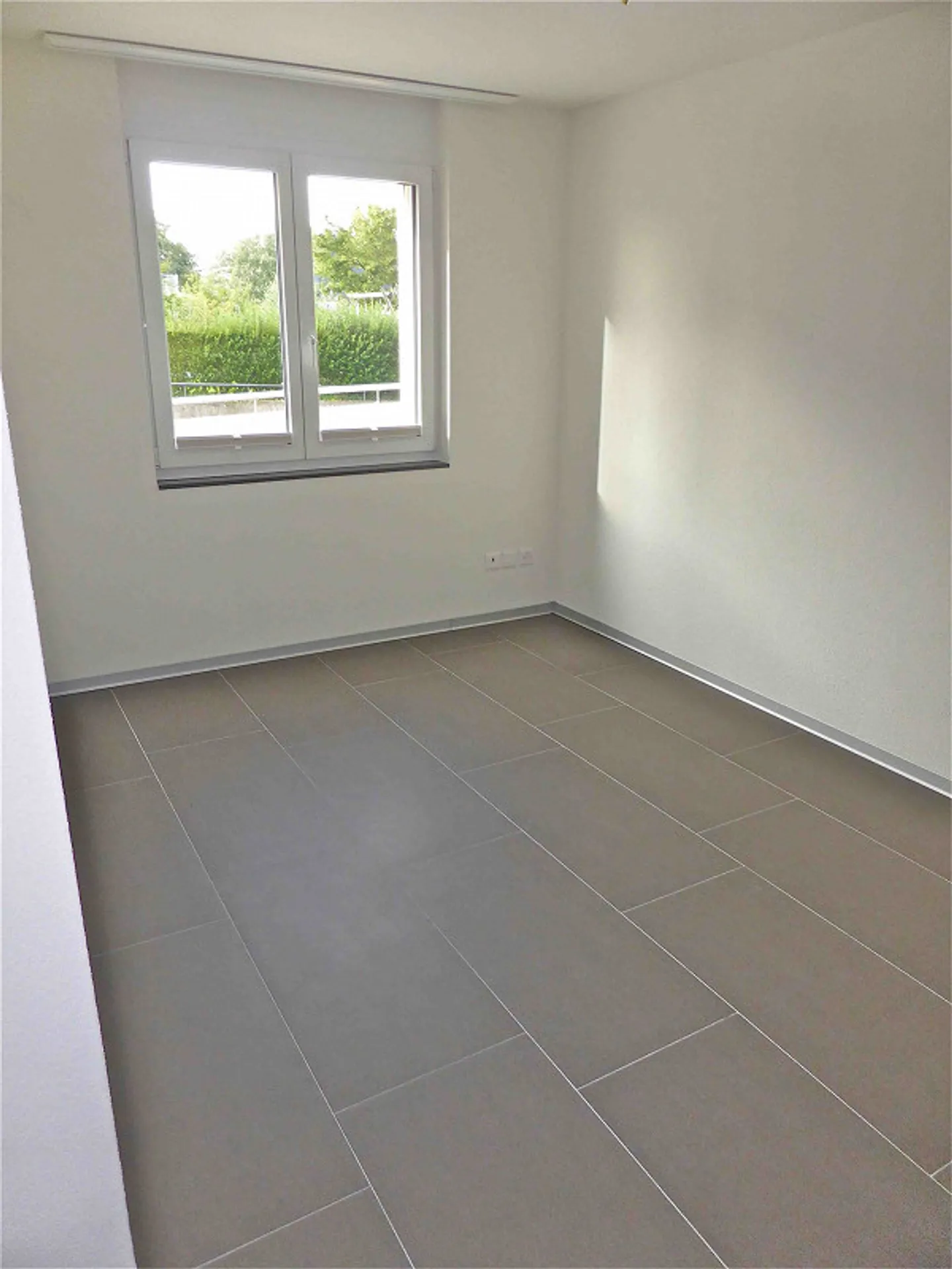 Exclusive 4 1/2 Room Ground Floor Apartment - Photo 8 of 17