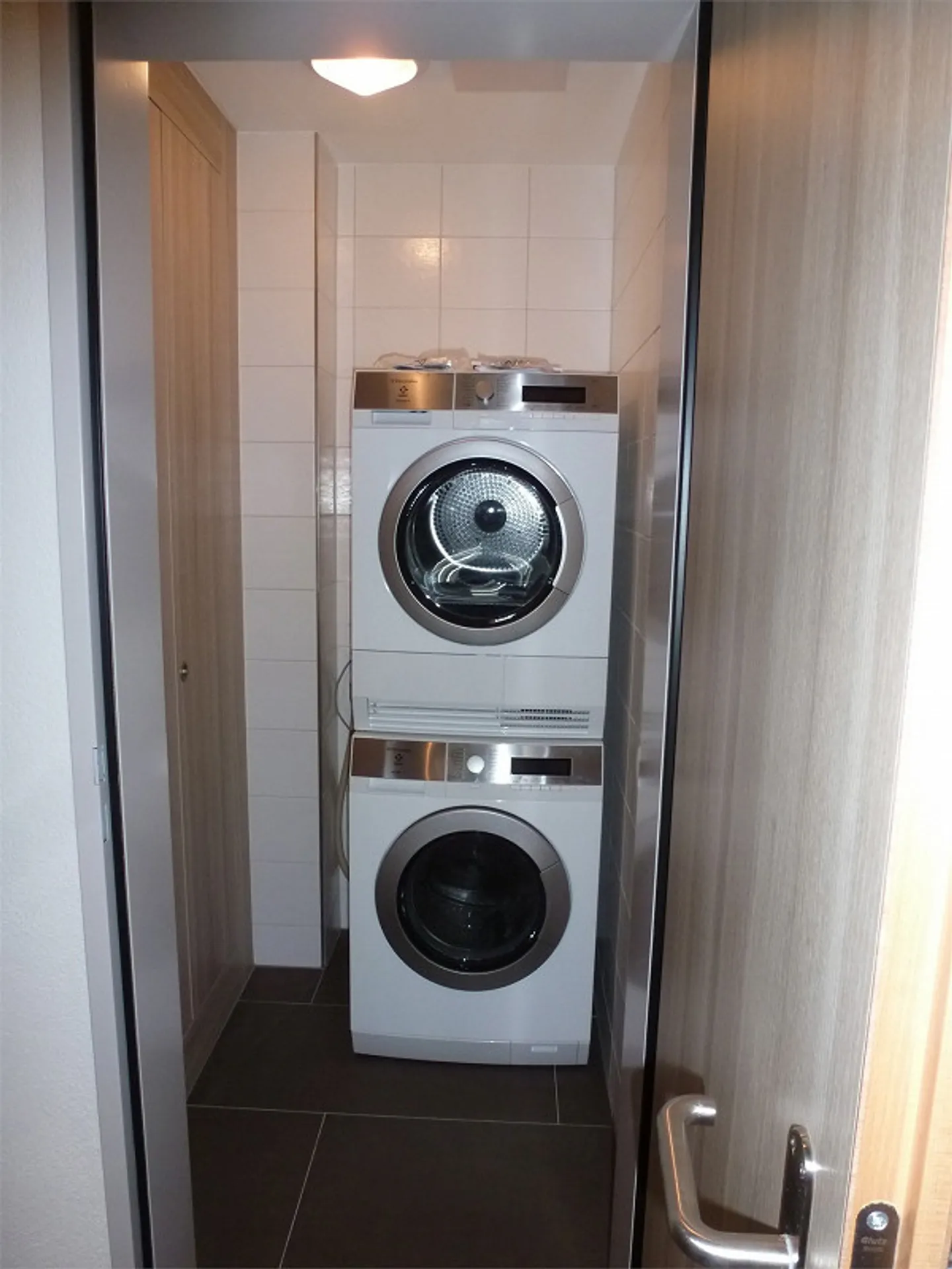 Exclusive 4 1/2 Room Ground Floor Apartment - Photo 11 of 17