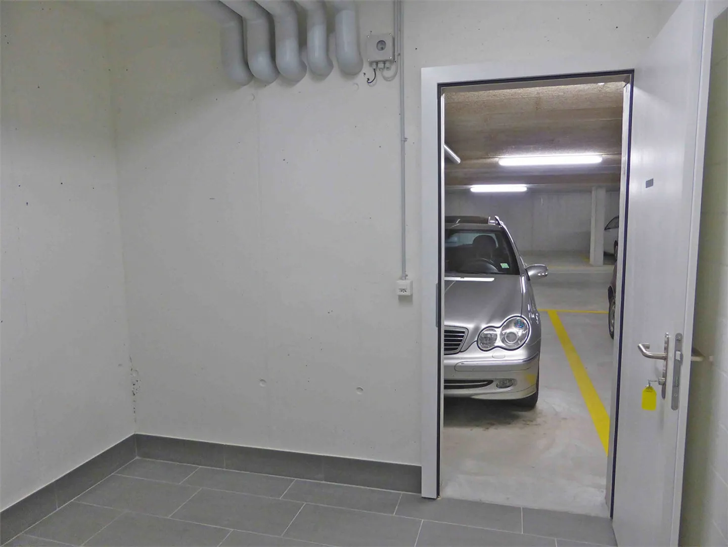 Exclusive 4 1/2 Room Ground Floor Apartment - Photo 15 of 17