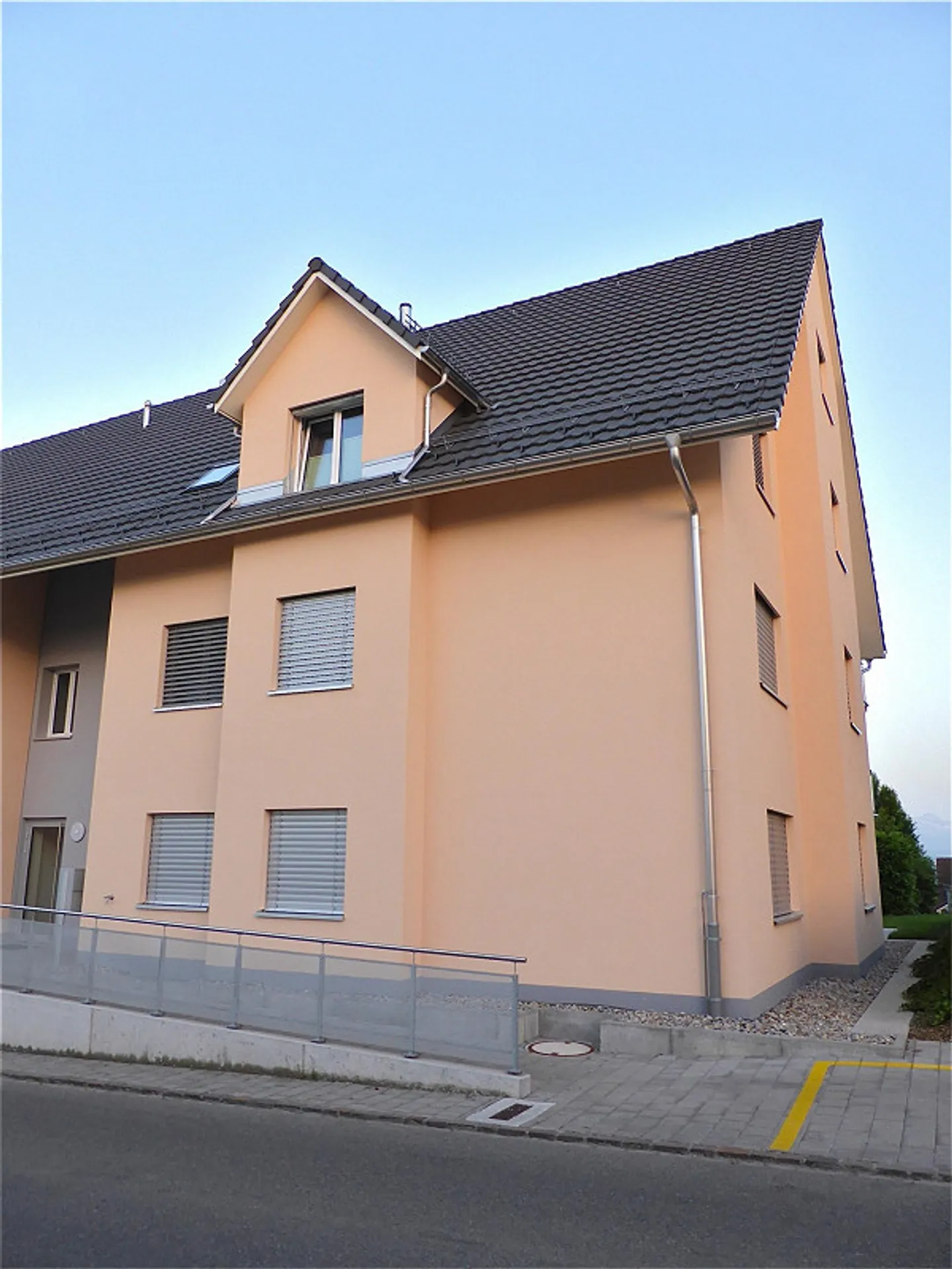 Exclusive 4 1/2 Room Ground Floor Apartment - Photo 16 of 17