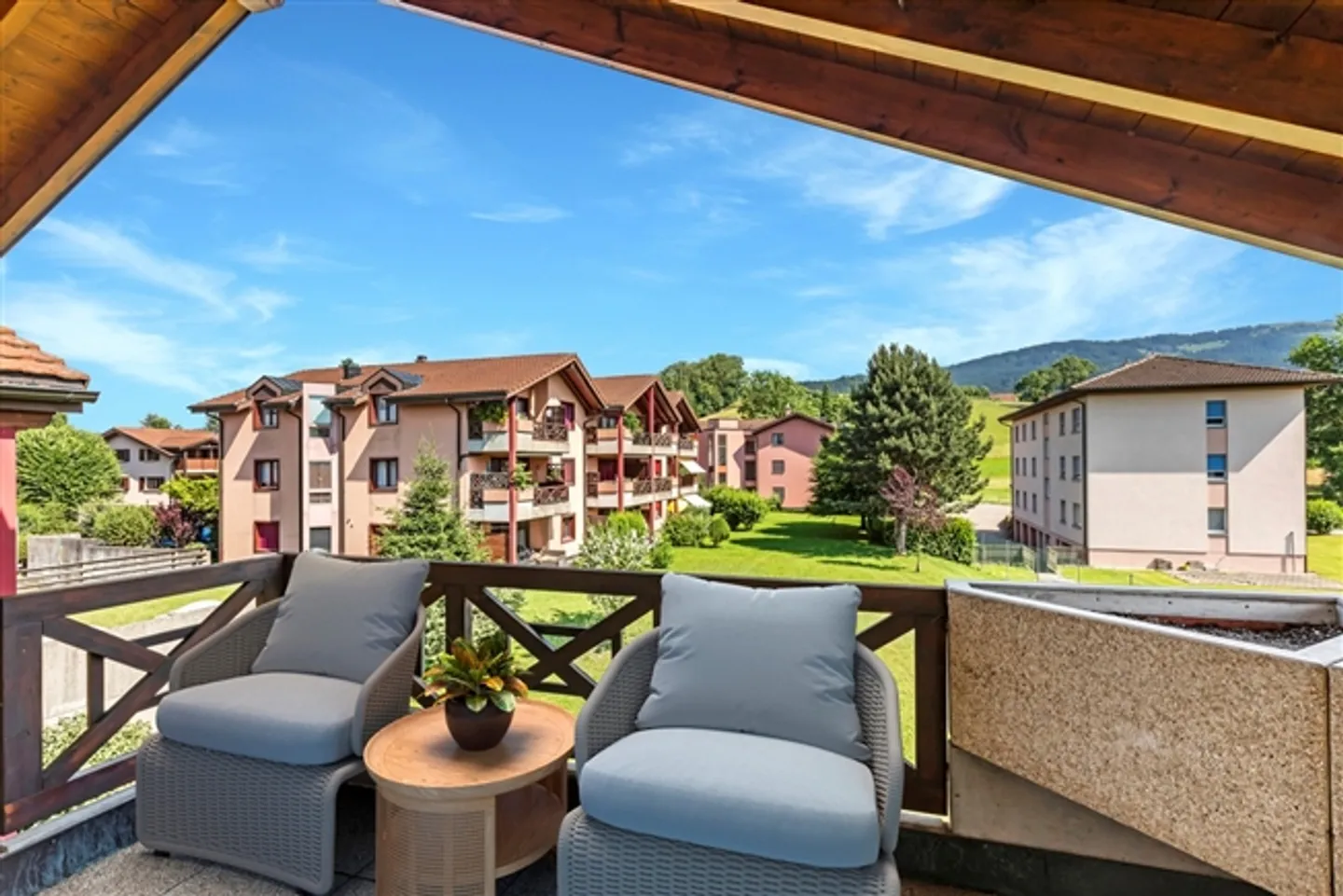 Beautiful, bright 3.5-room apartment with terrace - Photo 2 of 9