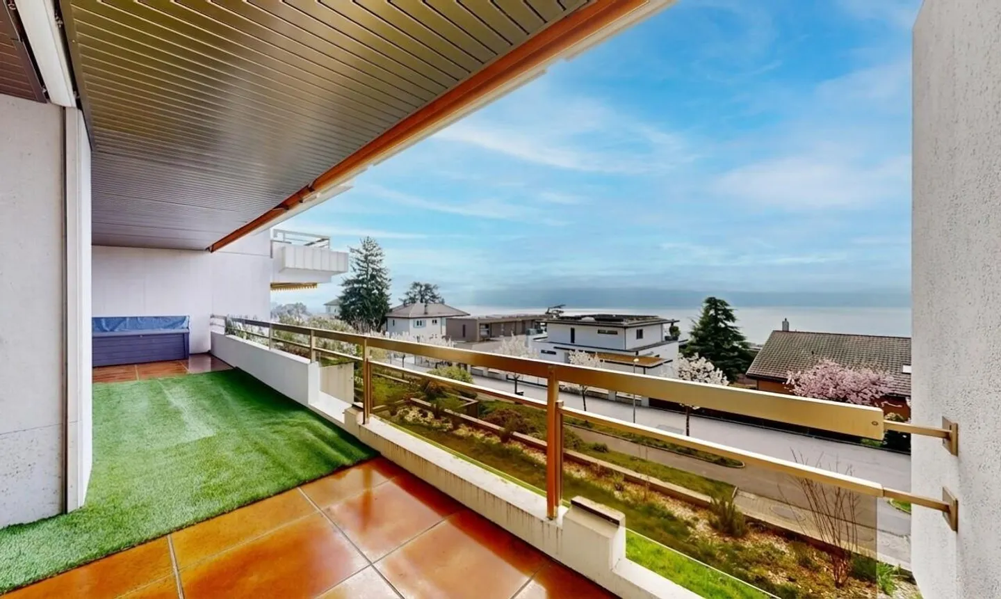 Spacious Apartment with Lake View - Photo 7 of 11