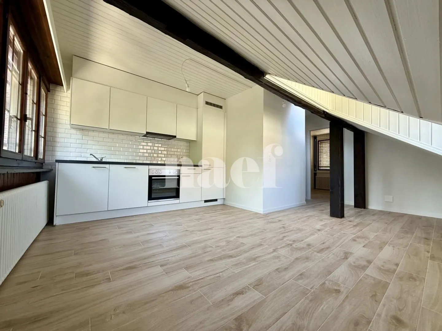 Bel Appartement Rénové - Photo 3 sur 8