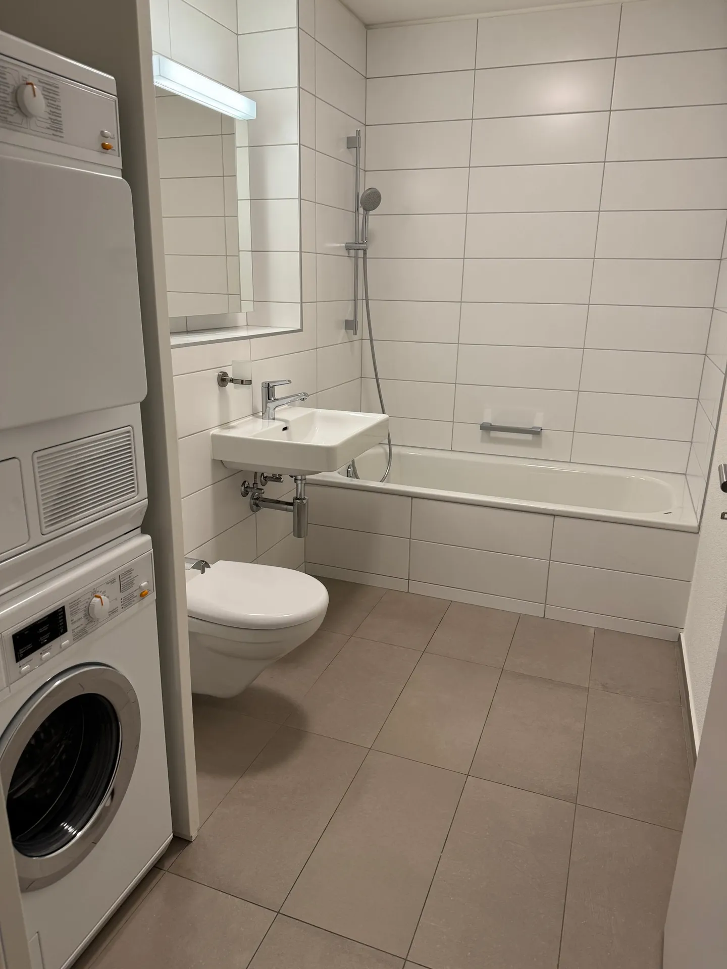 Modernes Apartment in Basel - Foto 2 von 7