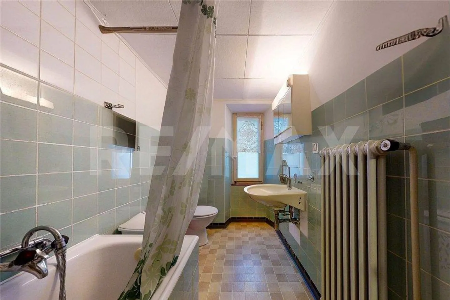 Maison avec 3 appartements et magasin - Photo 7 sur 13