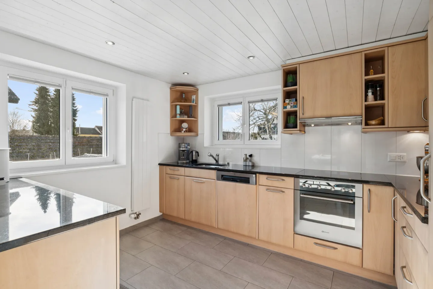 Casa familiare ristrutturata a Lyss - Foto 4 di 15