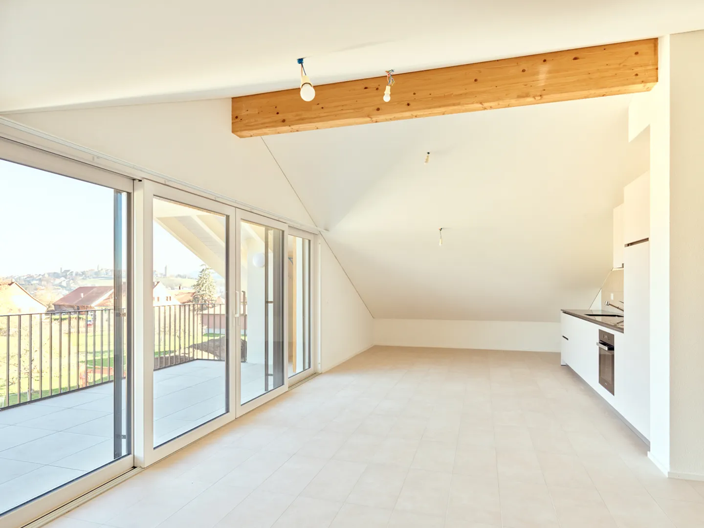 Neue 2.5-Zimmer-Wohnung mit großem Balkon in Billens - Photo 2 of 5