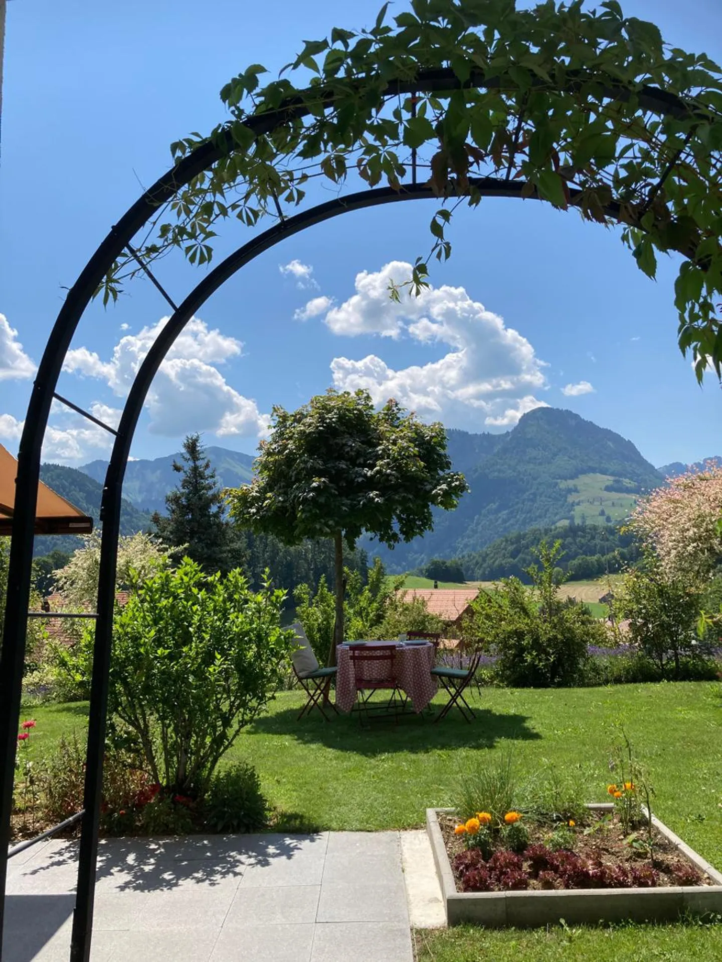 Chalet colpo di fulmine: autenticità, calma e panorama prealpino - Foto 9 di 10
