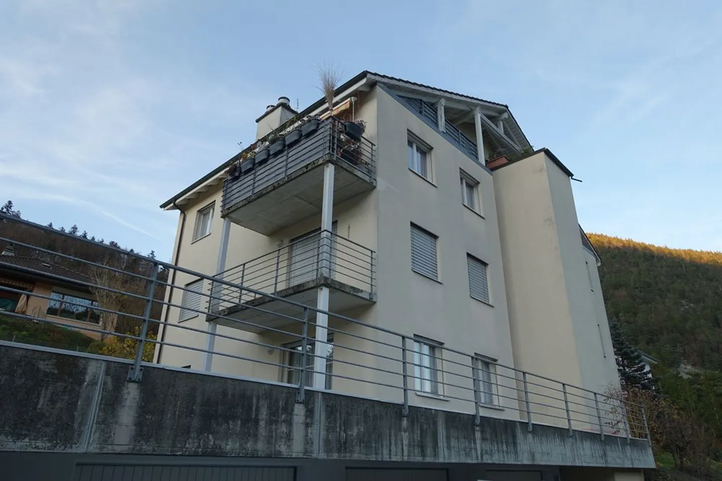 Court - Appartement 4.5 pièces avec balcon et garage - Photo 9 sur 10