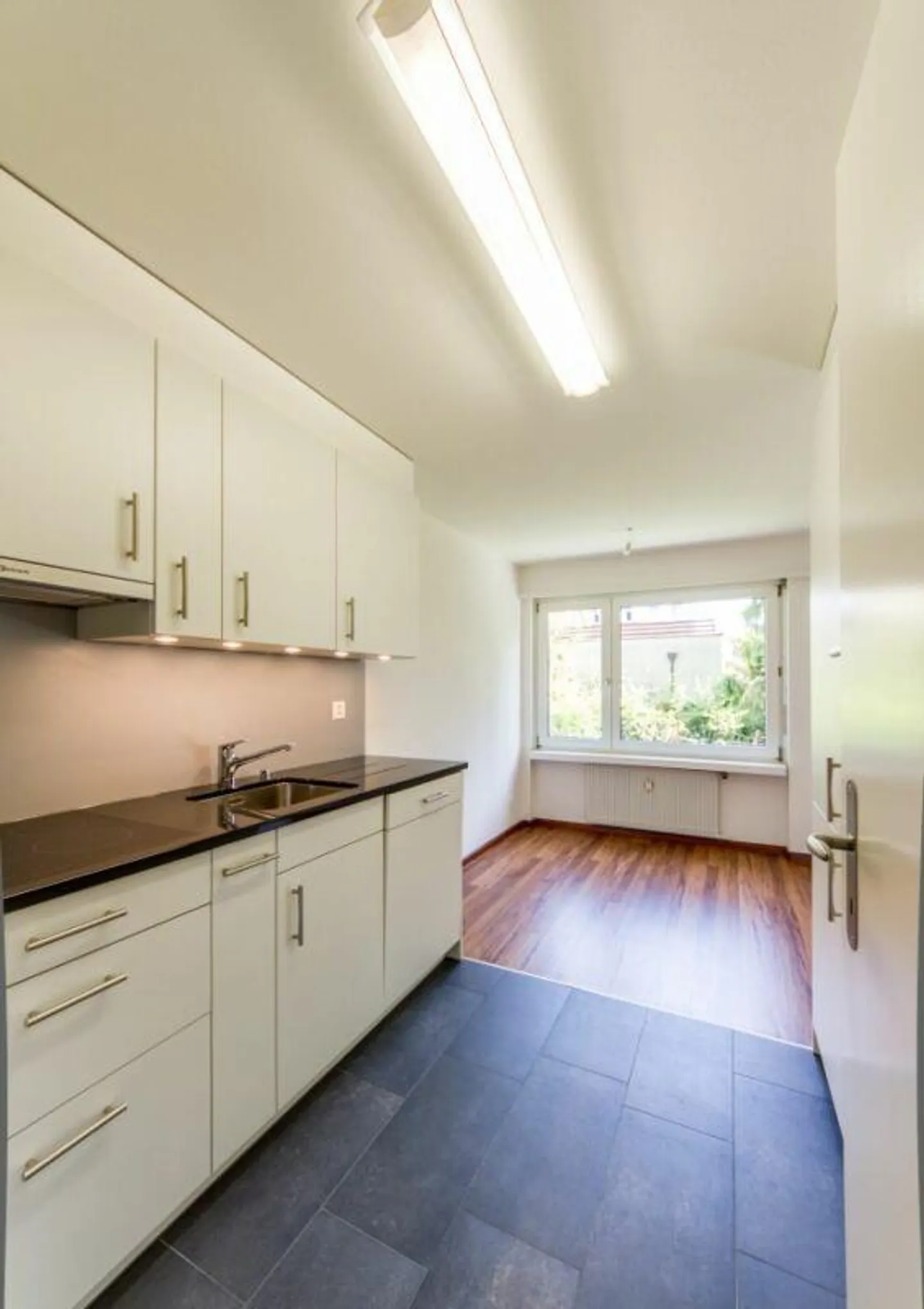 Beautiful 3-room apartment with garden seating area - Photo 2 of 15