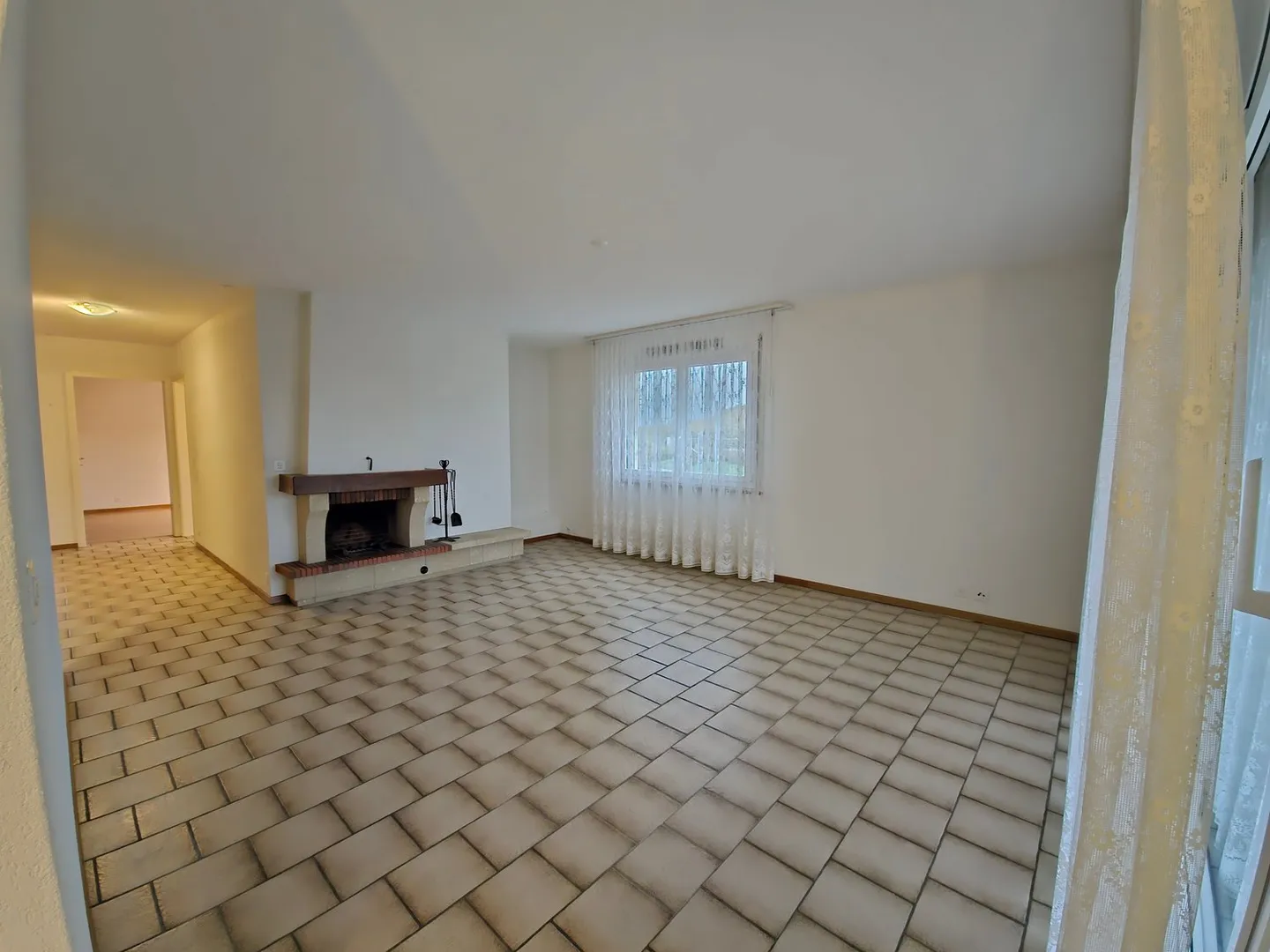 Magnifique appartement de 4,5 pièces avec balcon et vue sur la montagne à Laténa - Photo 3 sur 11