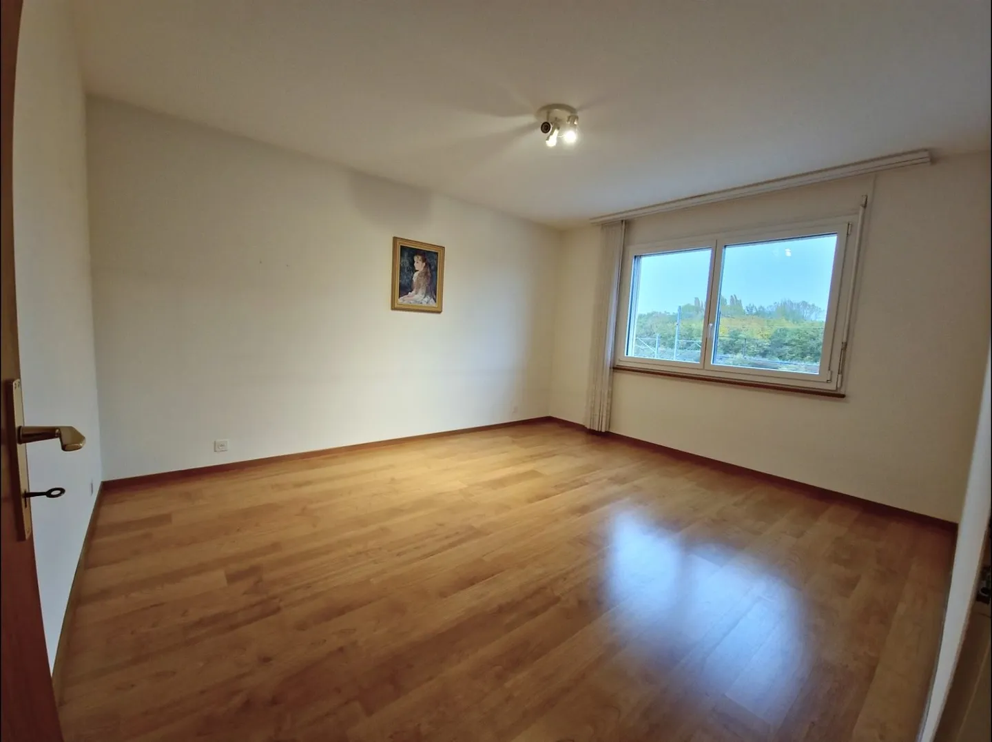Magnifique appartement de 4,5 pièces avec balcon et vue sur la montagne à Laténa - Photo 5 sur 11