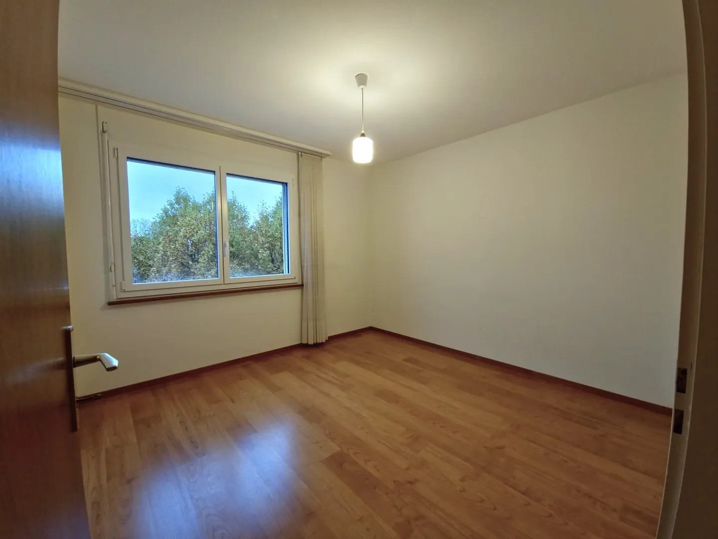 Magnifique appartement de 4,5 pièces avec balcon et vue sur la montagne à Laténa - Photo 6 sur 11